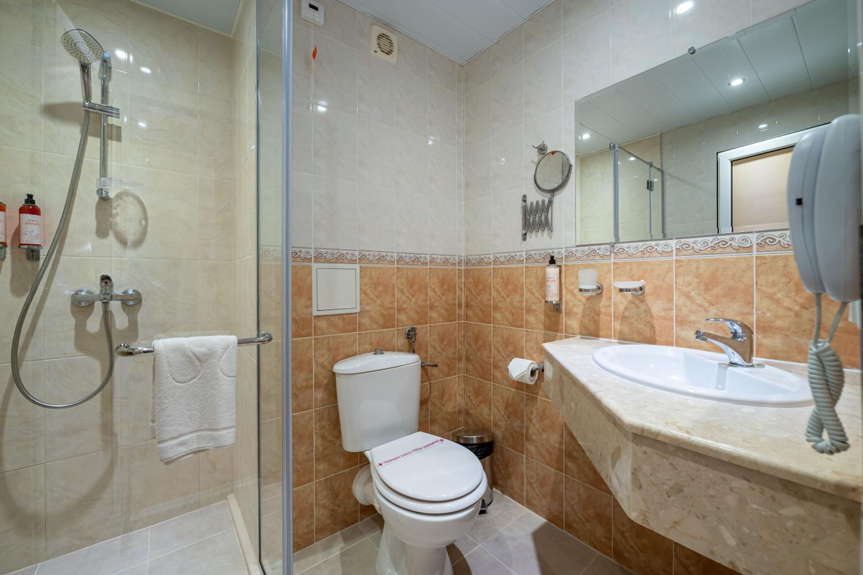Twin Room with Partial Sea View and Balcony - Photo 4