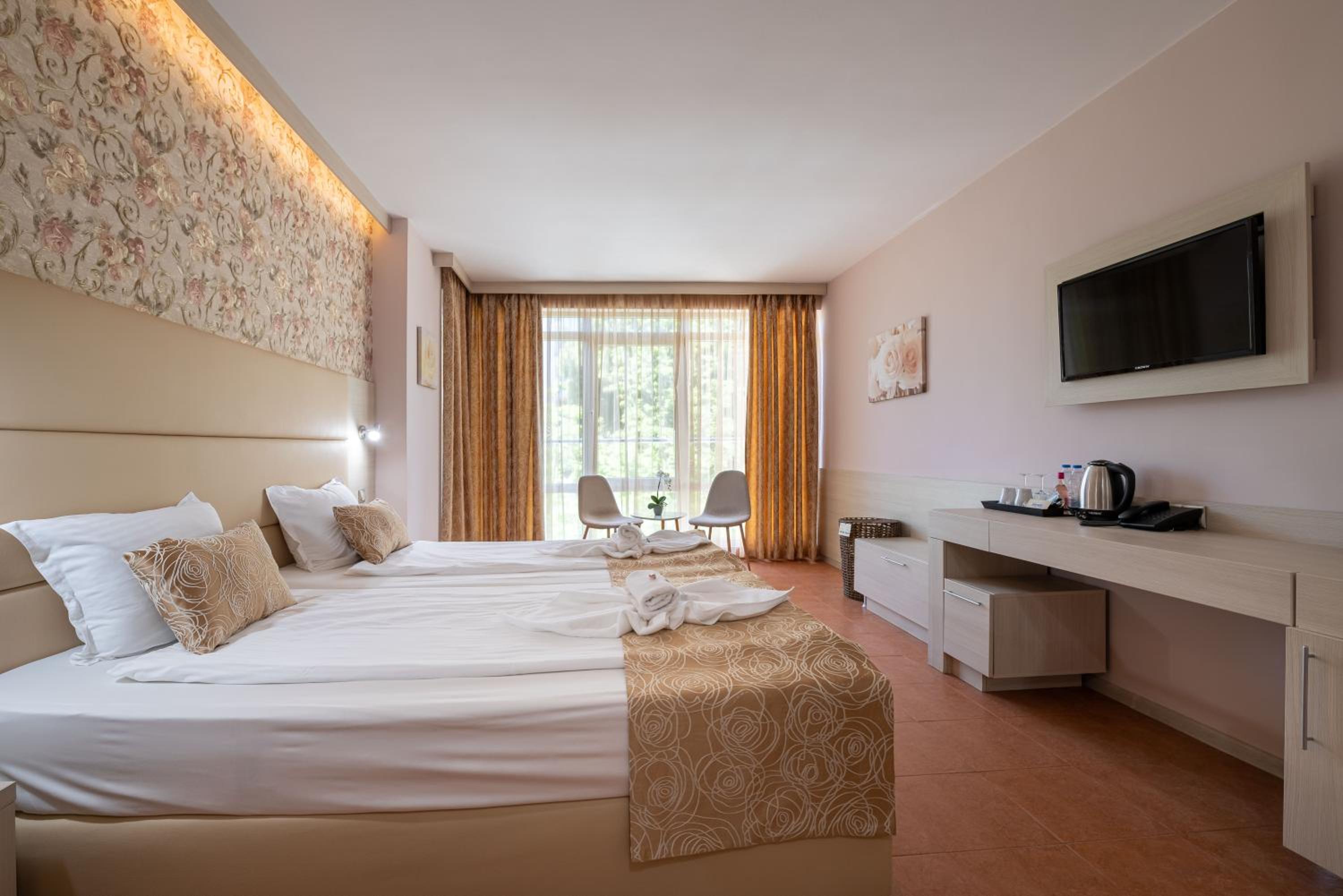 Twin Room with Garden View and Balcony - Photo 4