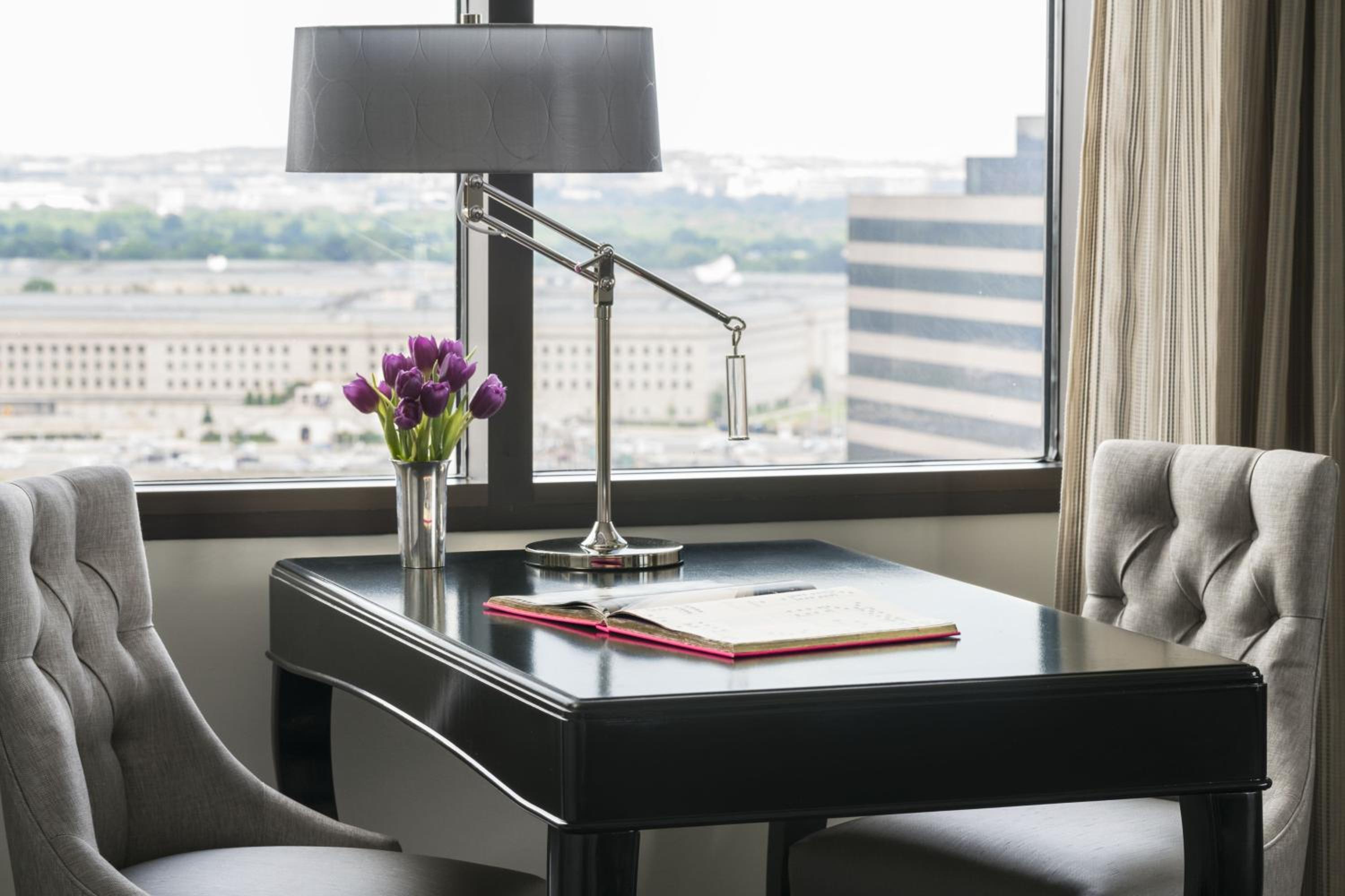1 Bedroom Executive Suite, 1 King, Sofa bed - Photo 6