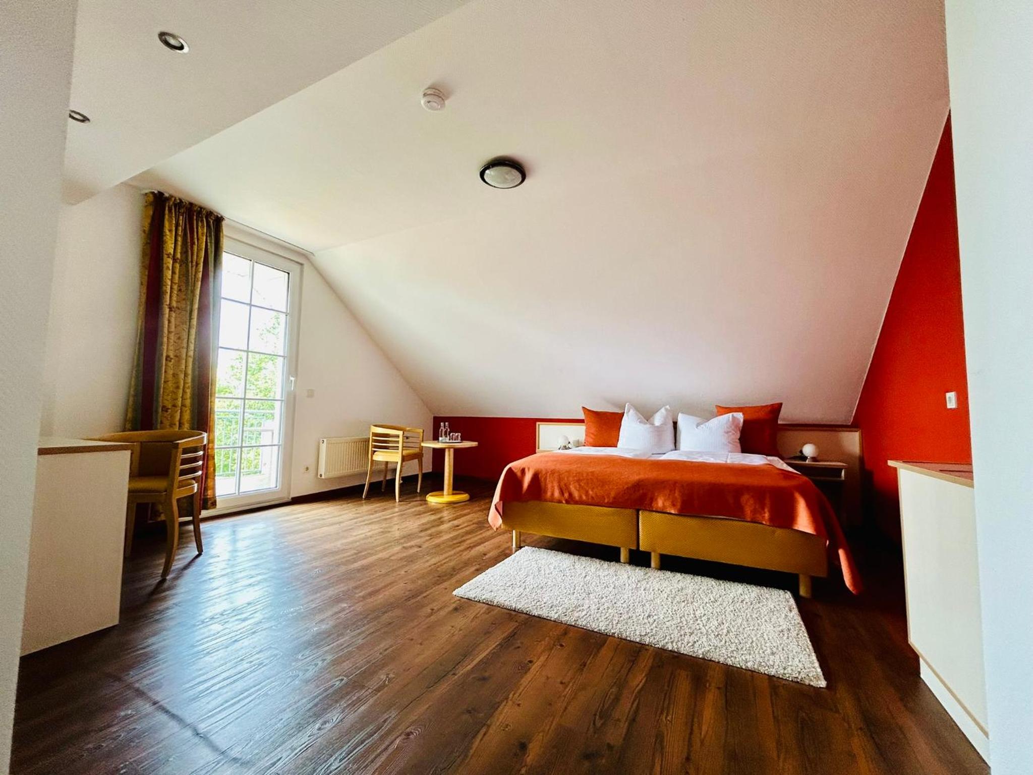 Double Room with Balcony - Photo 1