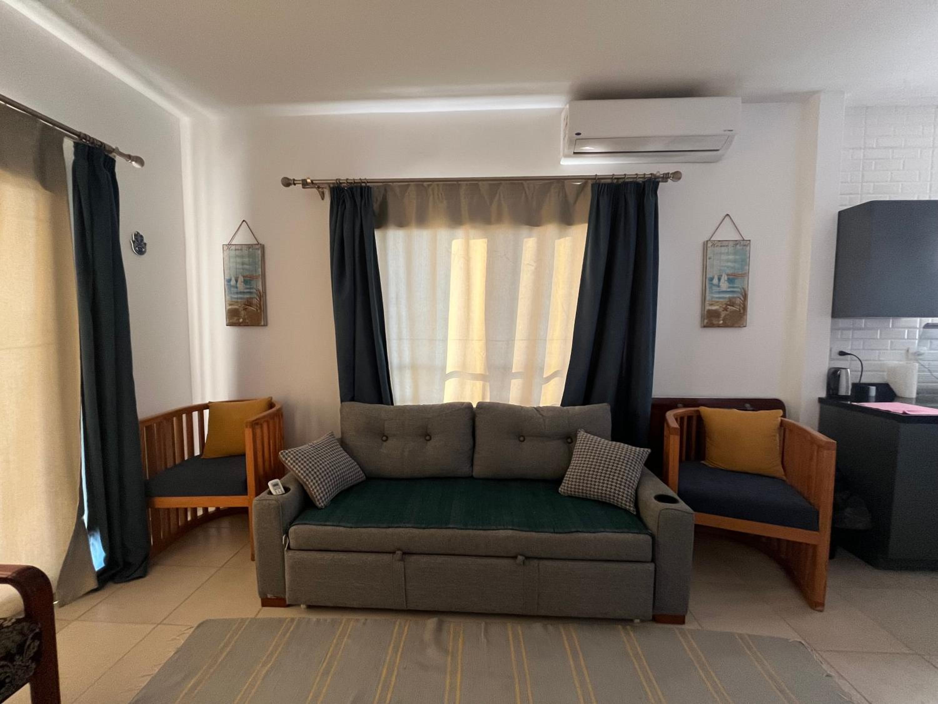 One-Bedroom Apartment photo 2
