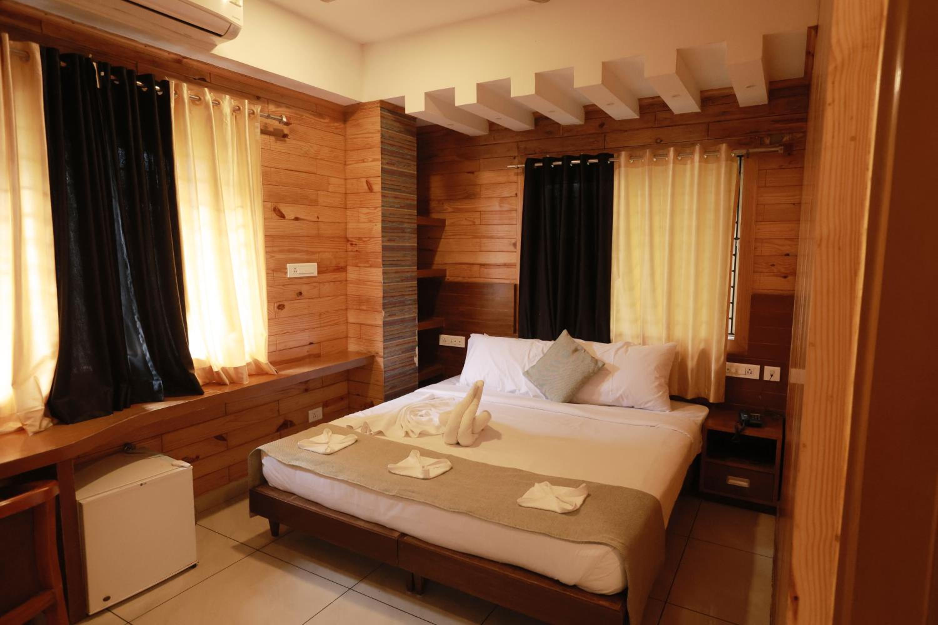 Executive Suite - Photo 4