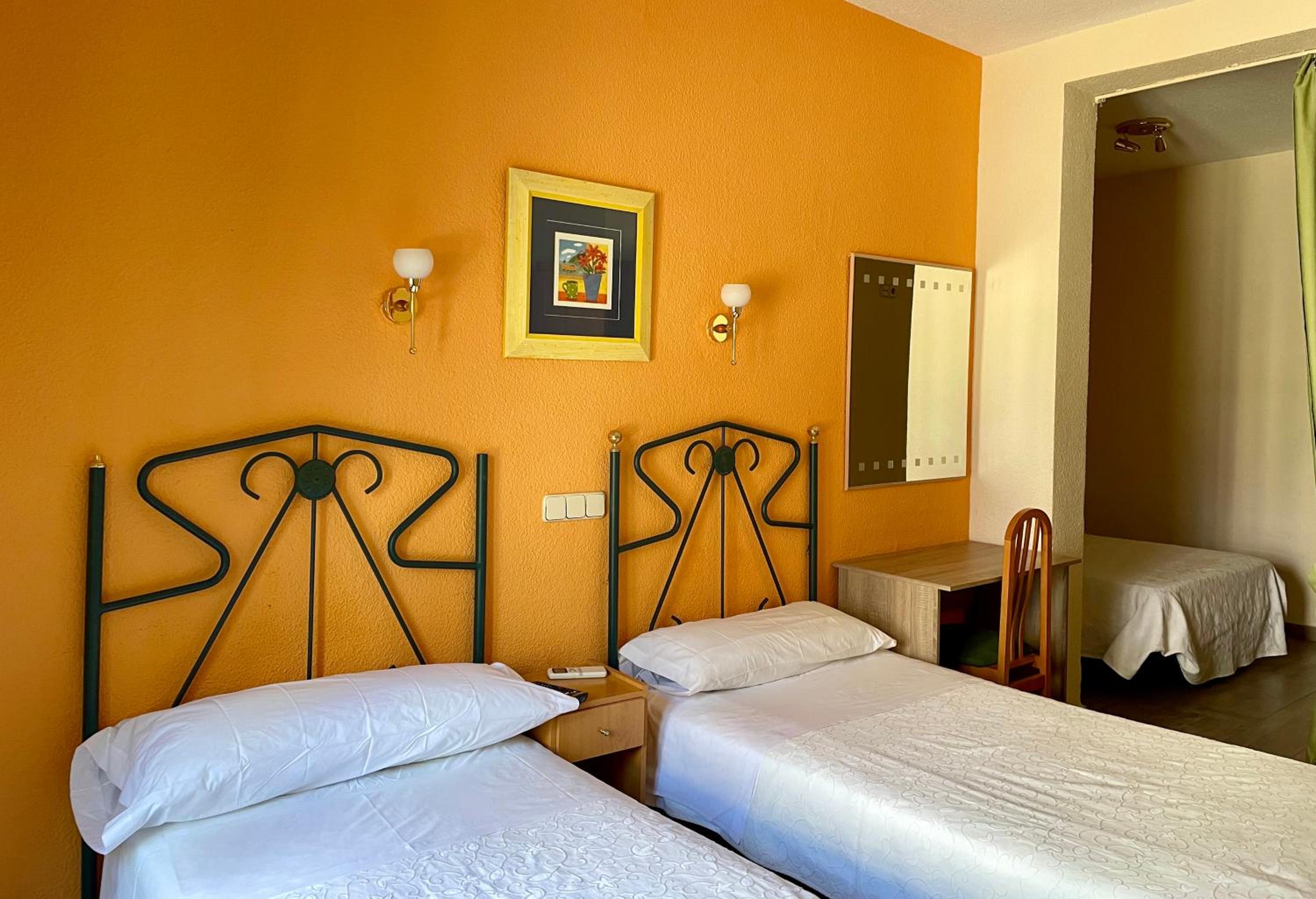 Habitación Cuádruple con Baño Privado
