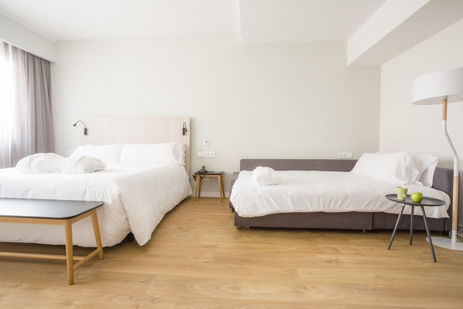 Deluxe  Triple Room (2 adults + 1 child) - Photo 4