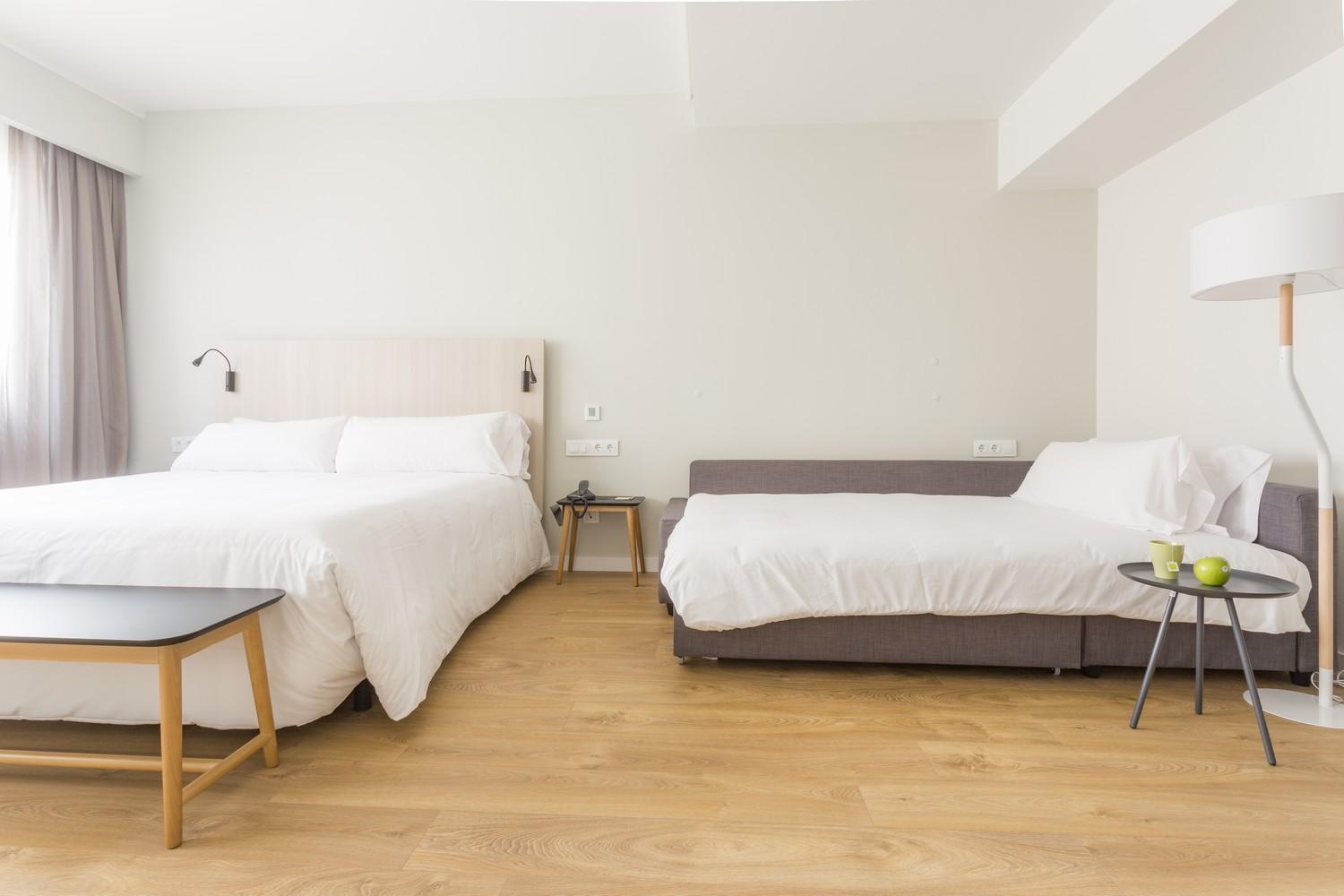 Deluxe  Triple Room (2 adults + 1 child) - Photo 1