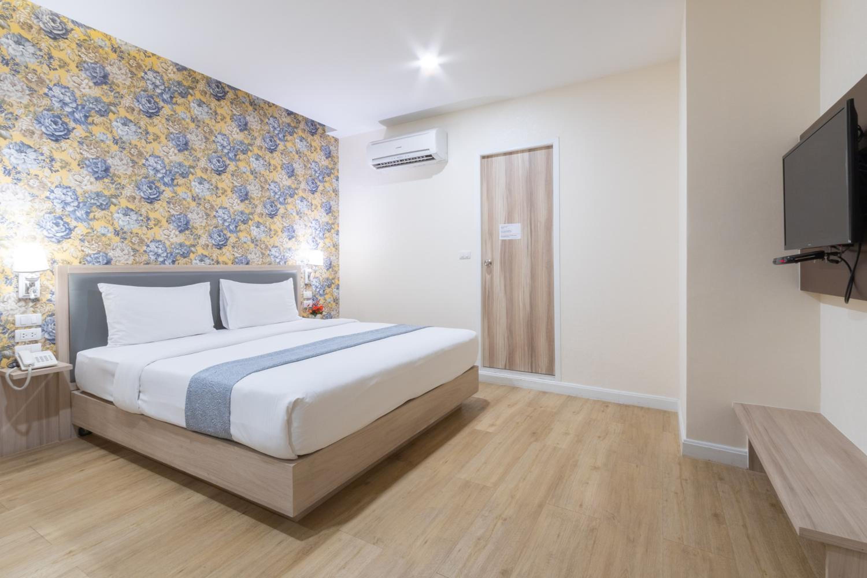Superior Double Room - No Window photo 3