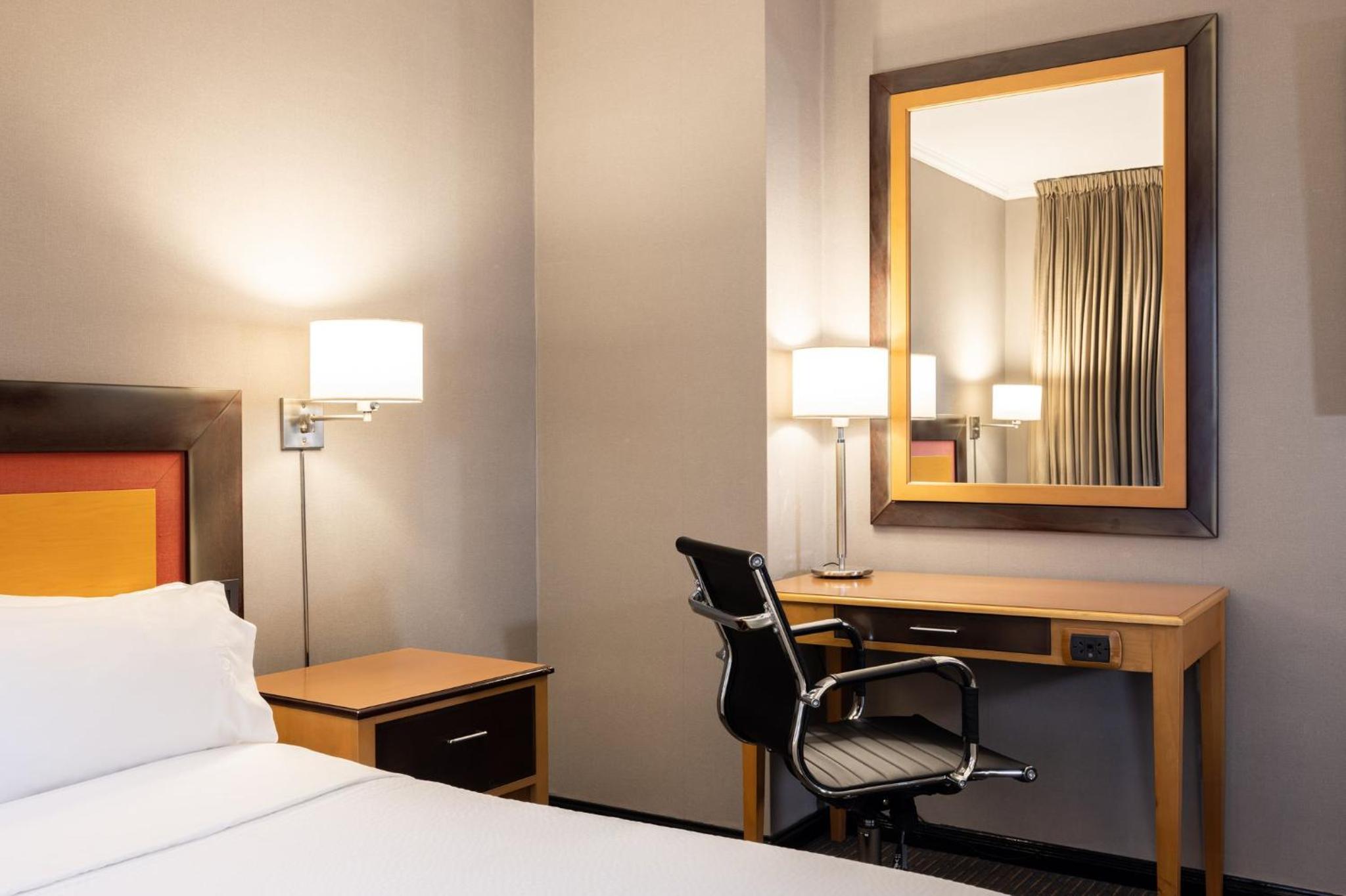 Standard Queen Room