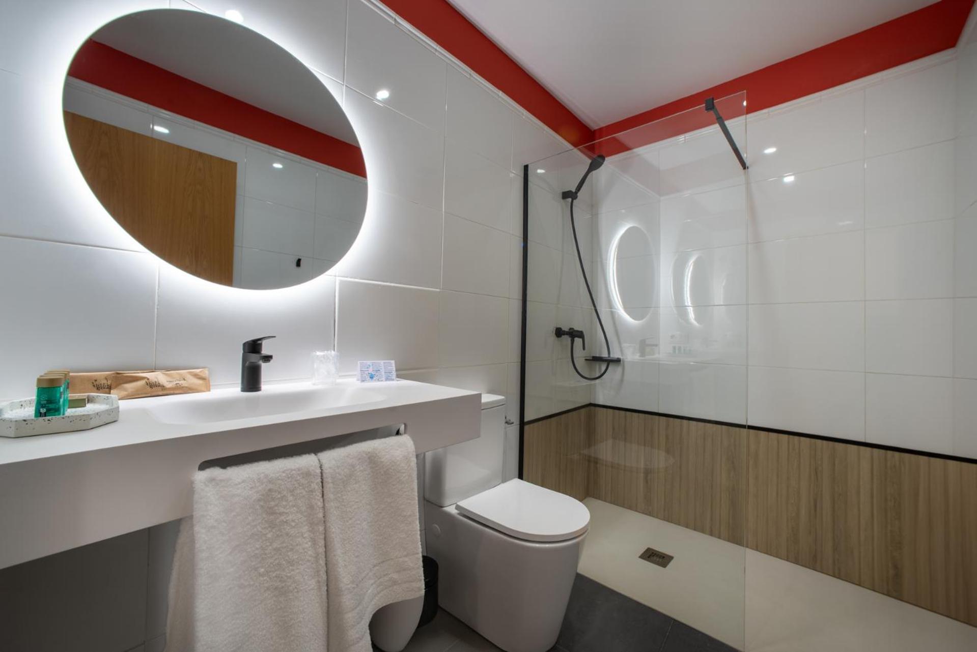 Budget Double Room photo 3