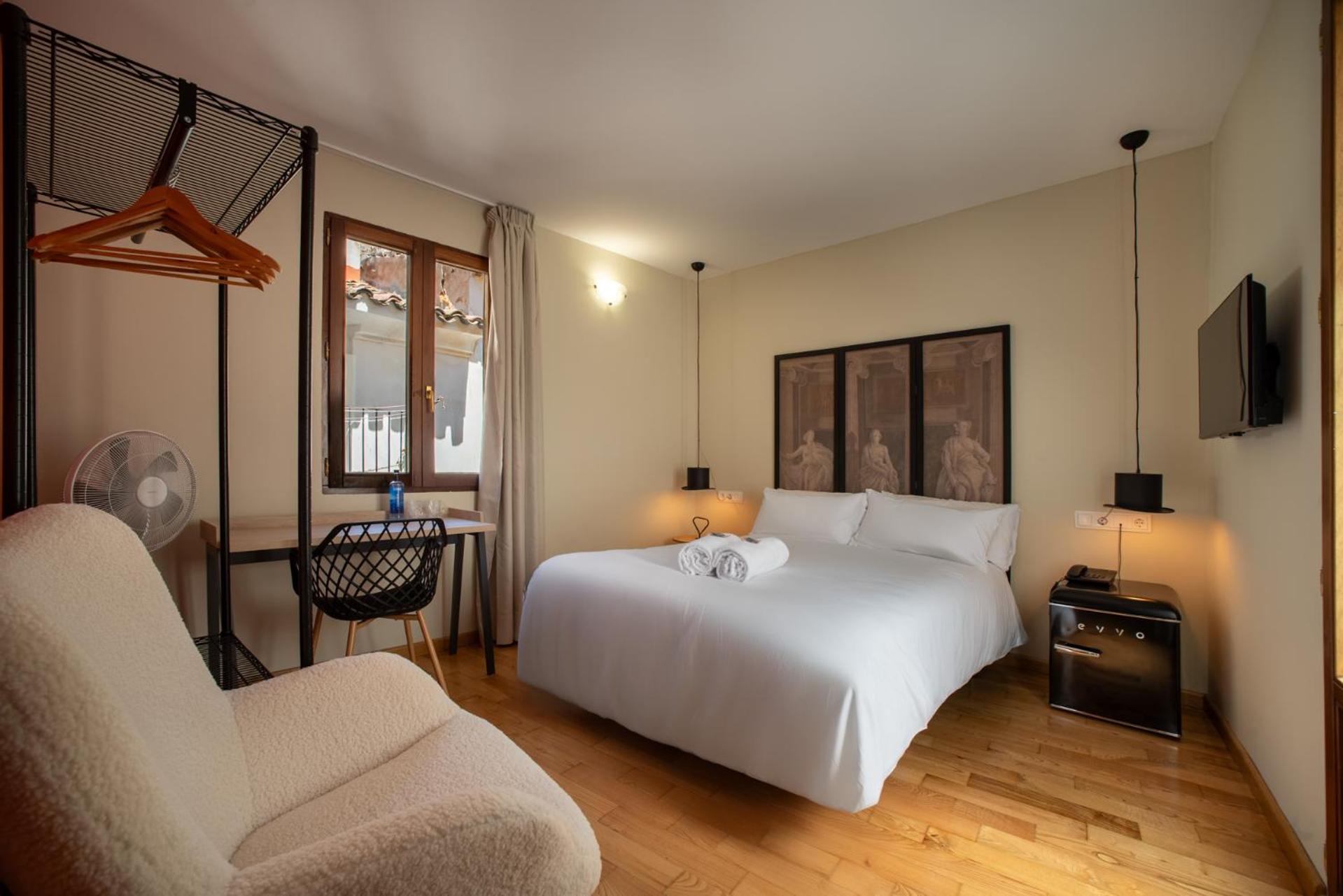 Budget Double Room photo 2