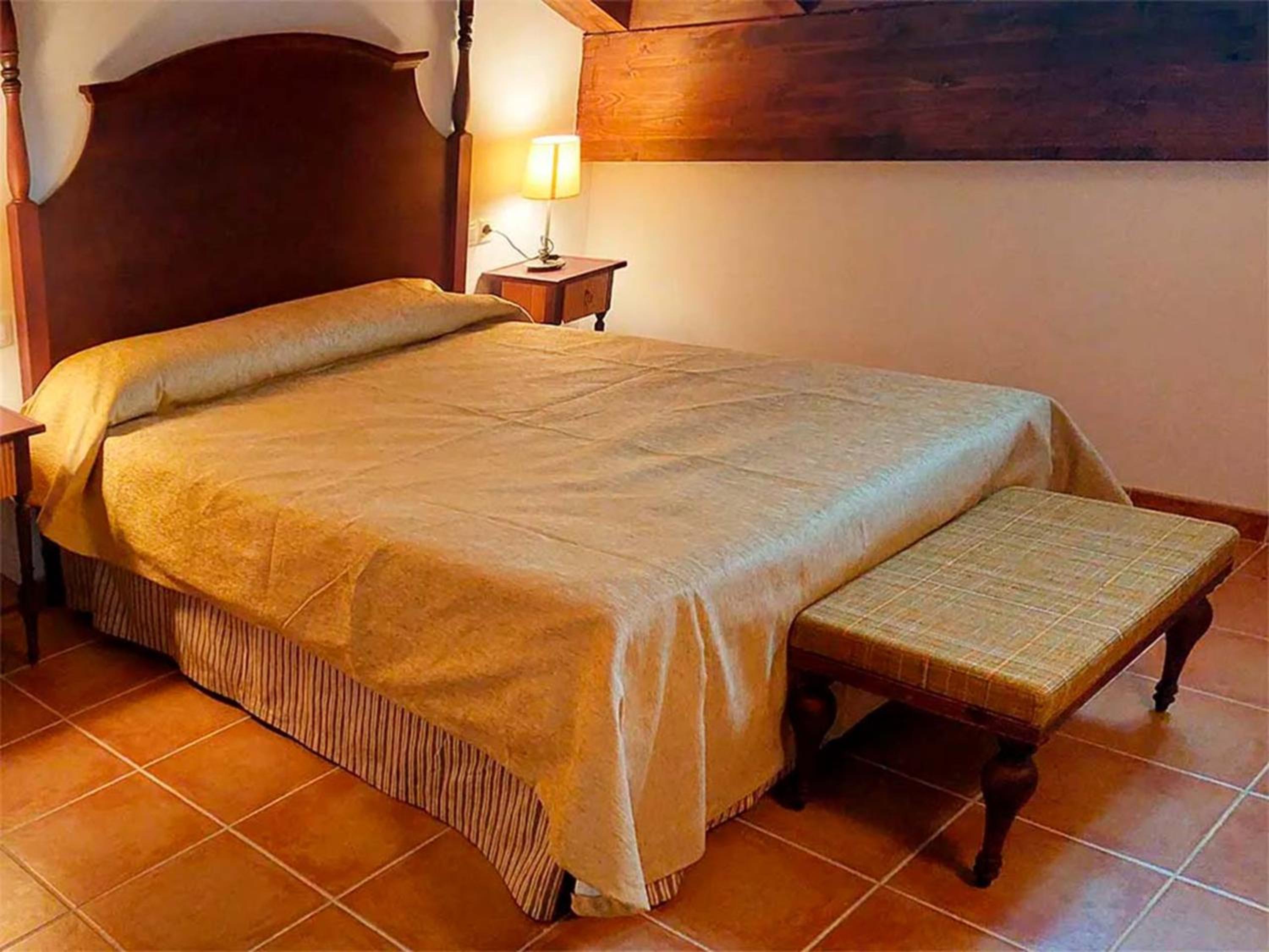 Apartamento 2/4 Dúplex con vistas de 1 dormitorio con jardín.