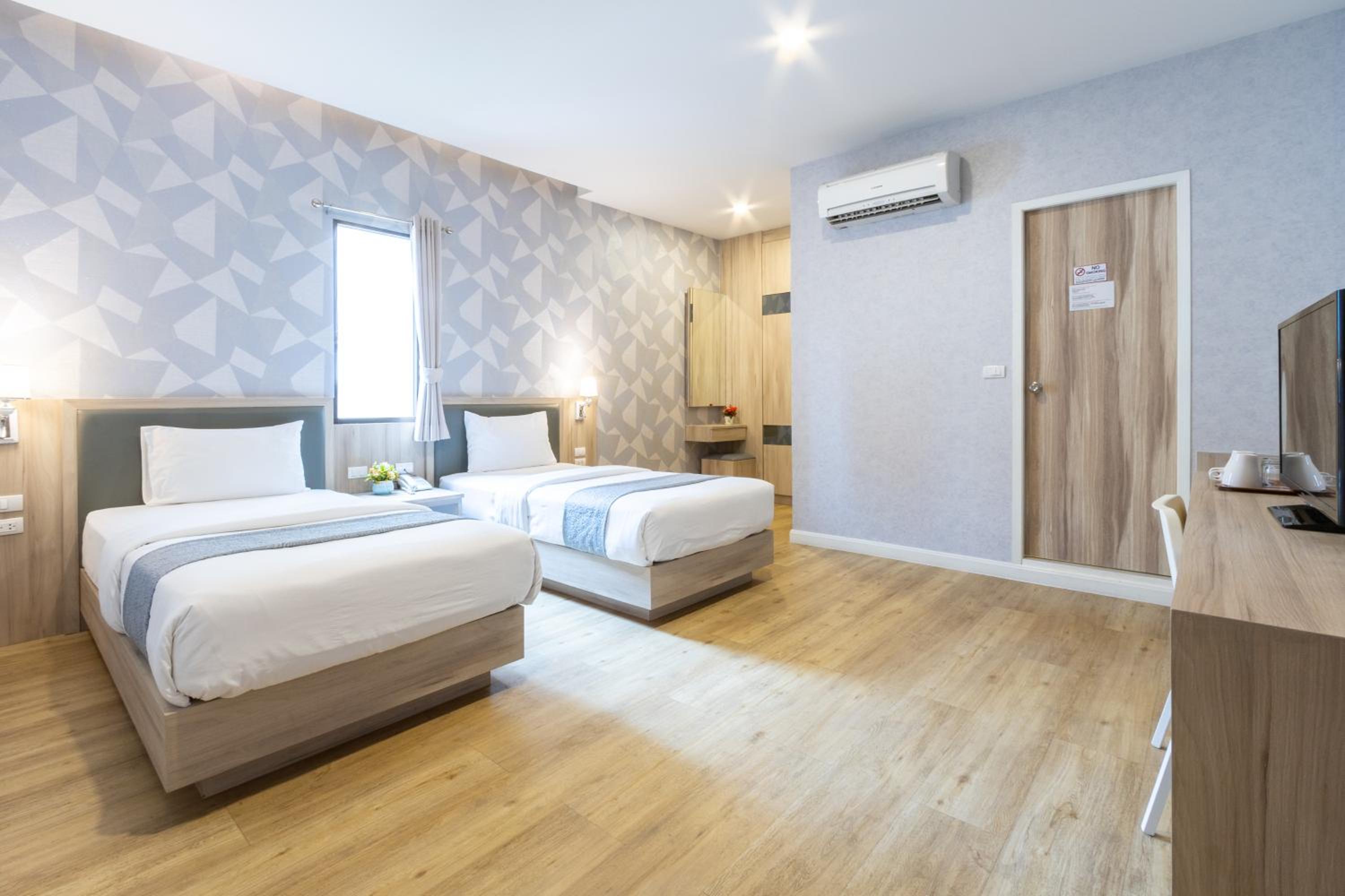 Deluxe Twin Room photo 2