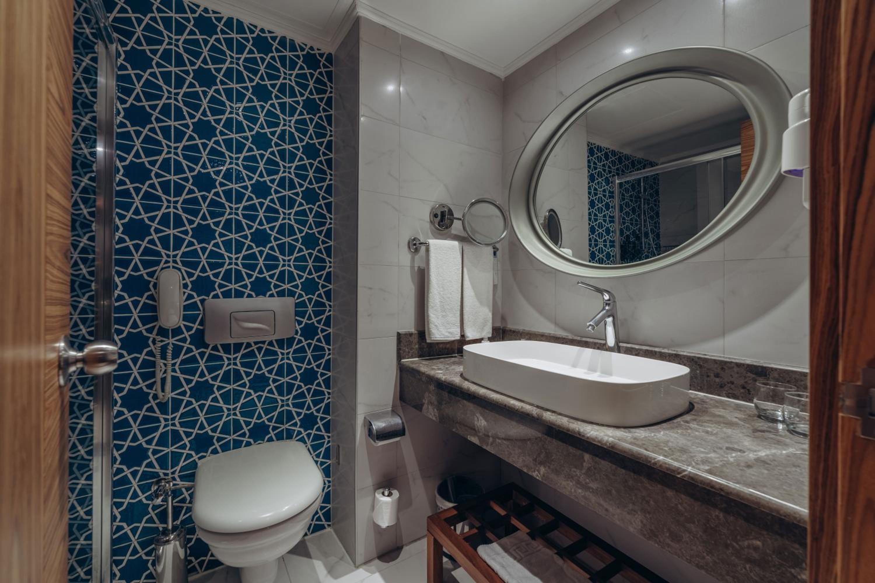 Standard Double or Twin Room with French balcony and Sea view photo 3