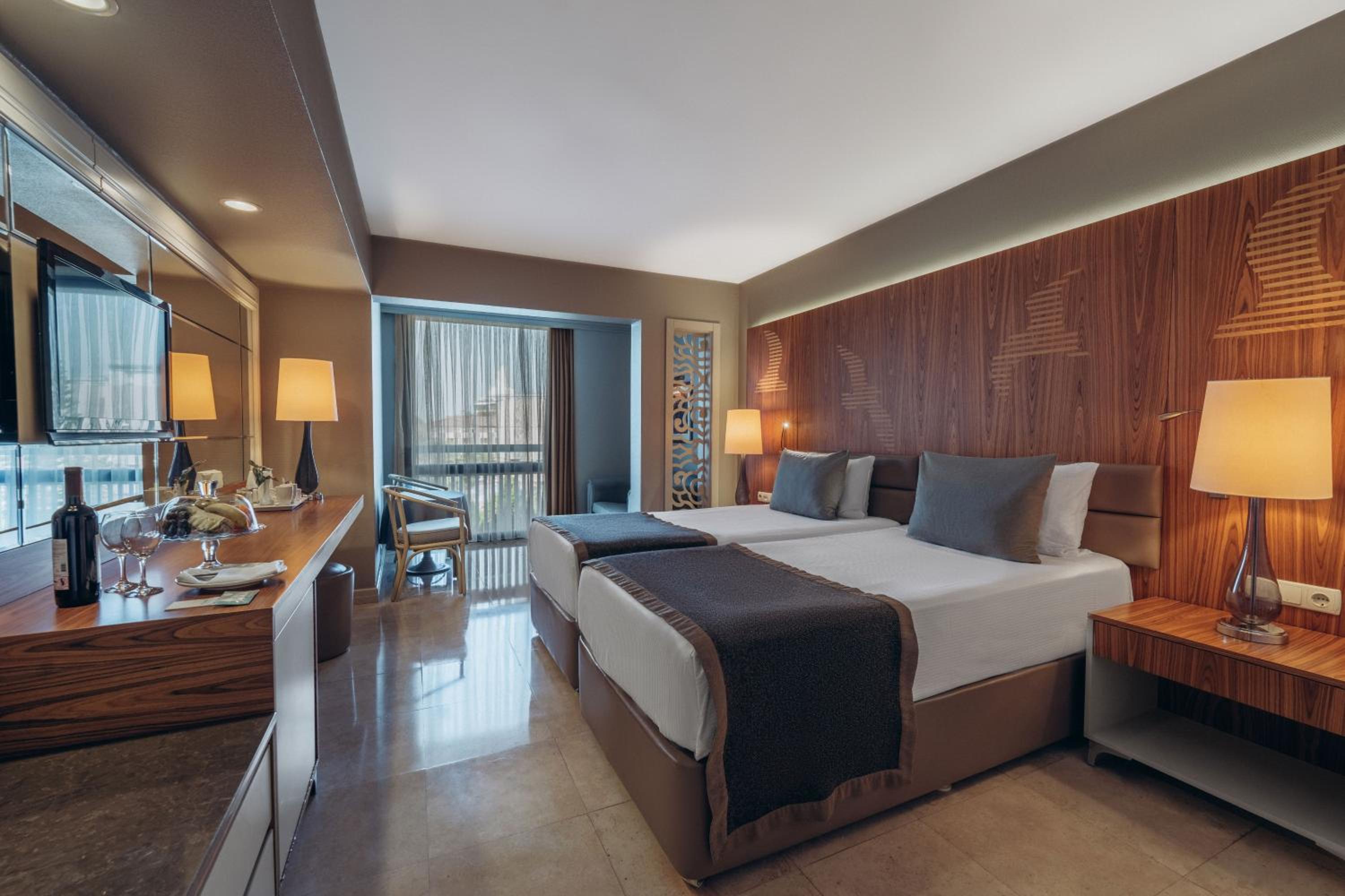 Standard Double or Twin Room with French balcony and Sea view photo 2