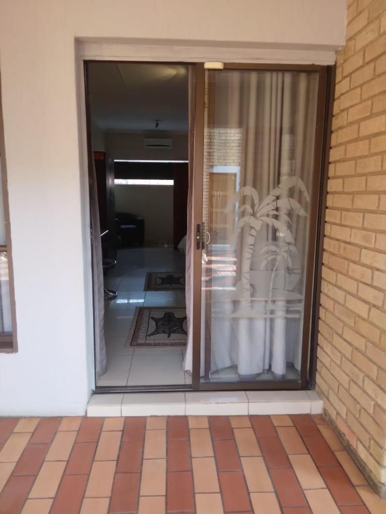 Deluxe Double Room (2 Adults + 1 Child) - Photo 9