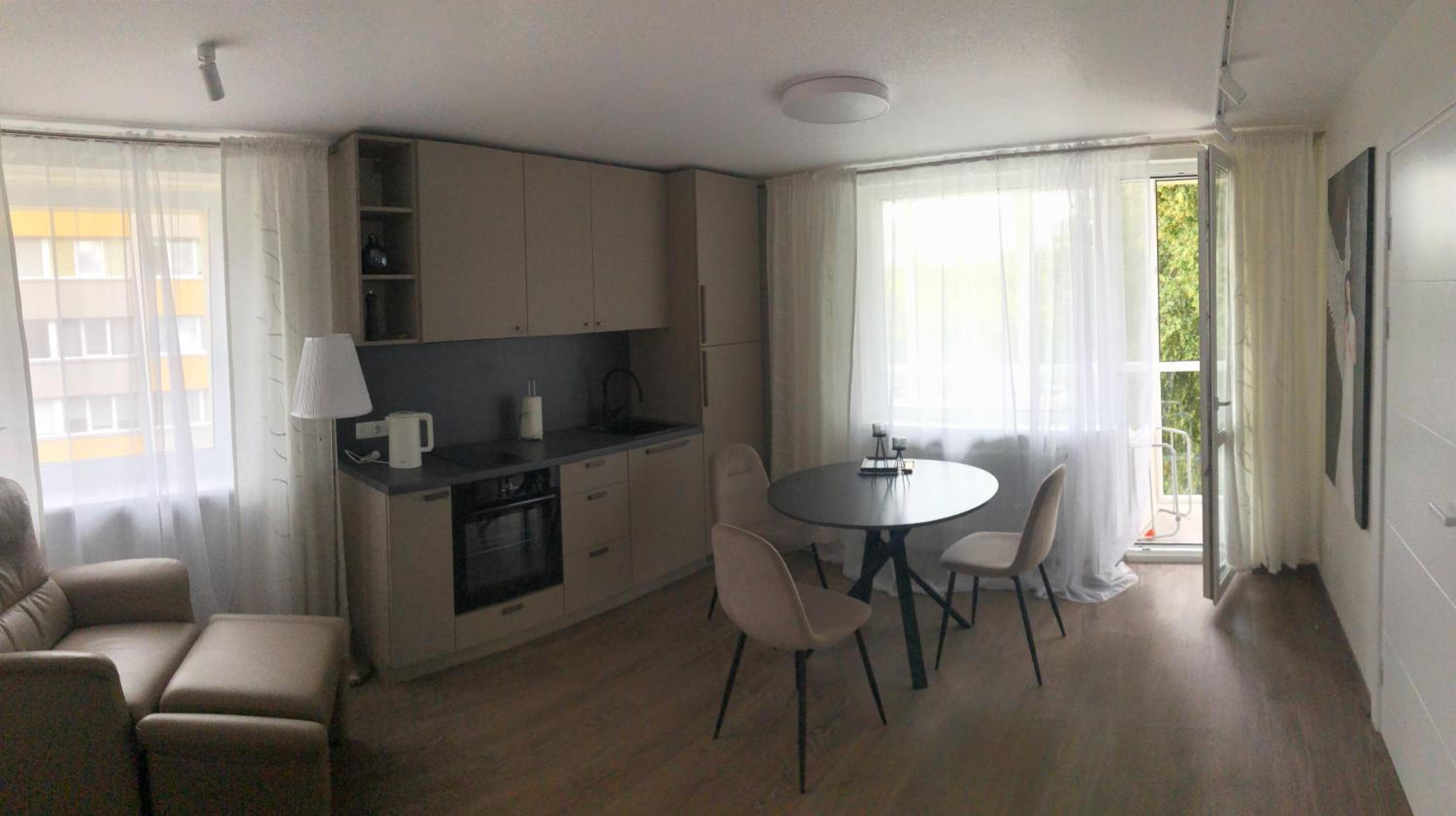 One-Bedroom Apartment with Balcony photo 2