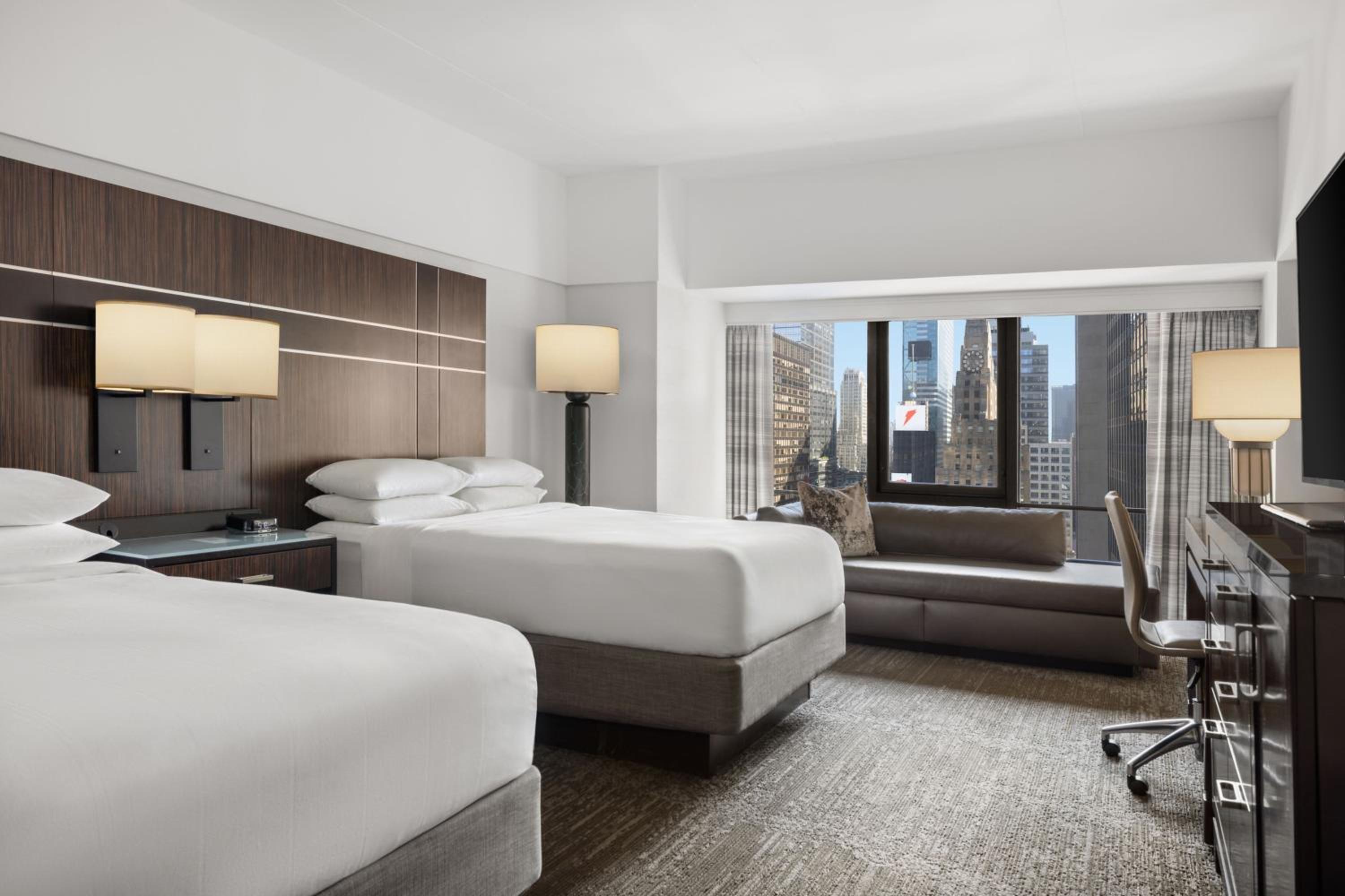 Superior Double Room with Two Double Beds and Times Square View - Hearing Accessible thumbnail 5