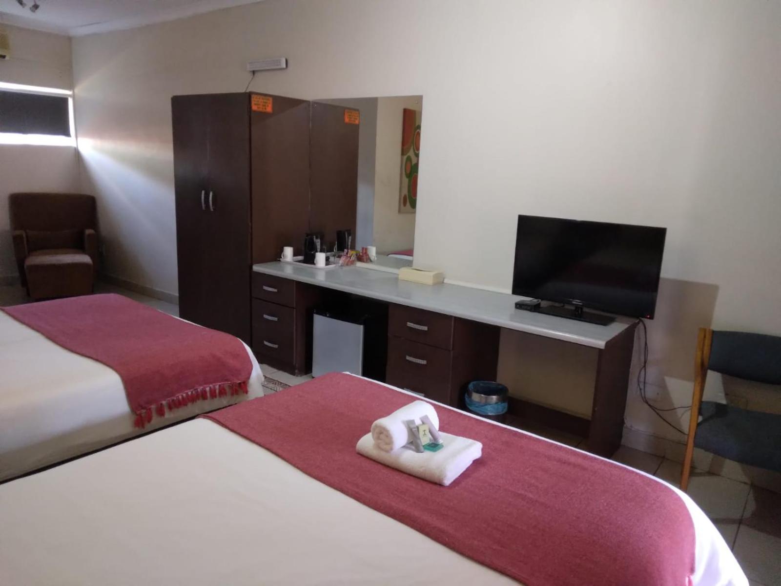 Deluxe Double Room (2 Adults + 1 Child) - Photo 8