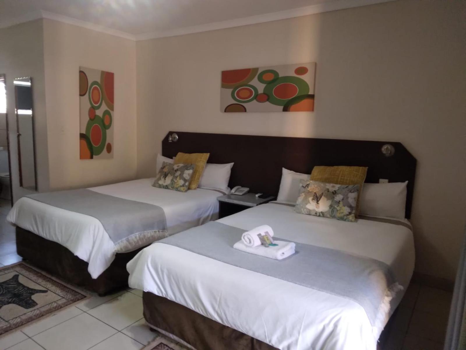 Deluxe Double Room (2 Adults + 1 Child) - Photo 2