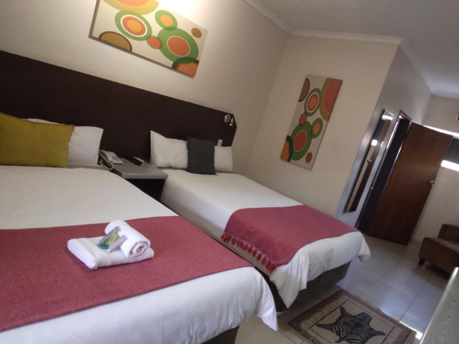 Deluxe Double Room (2 Adults + 1 Child) - Photo 3