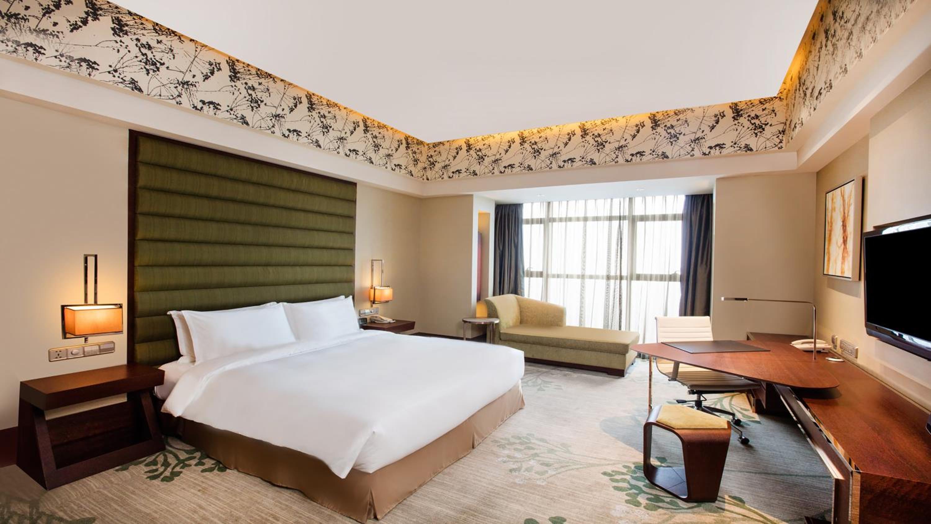 Standard King Room - Photo 6