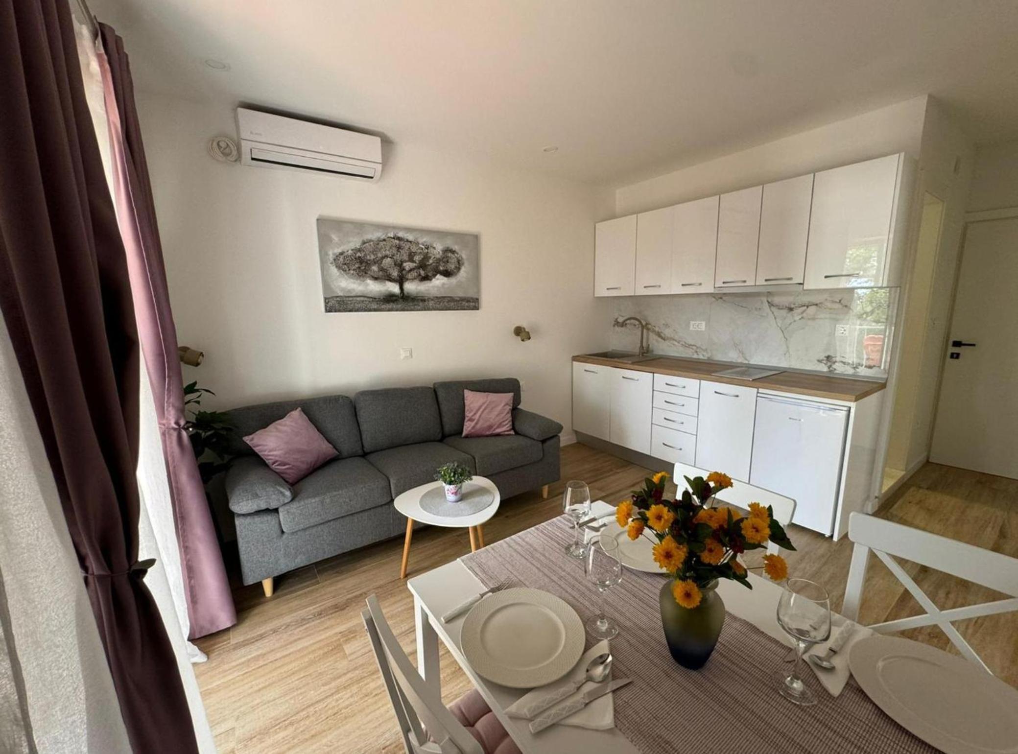 Two bedroom apartment with Balcony photo 3
