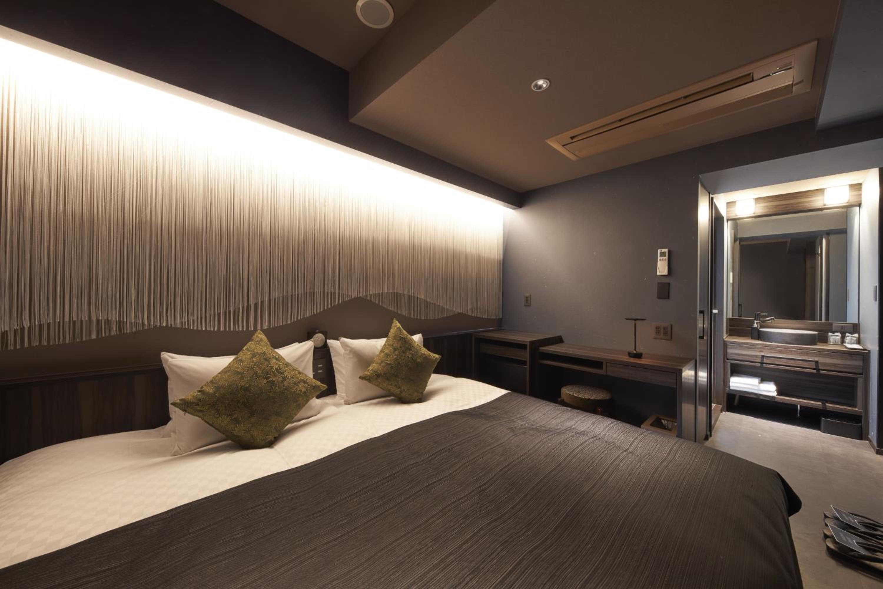 Standard King Room photo 2