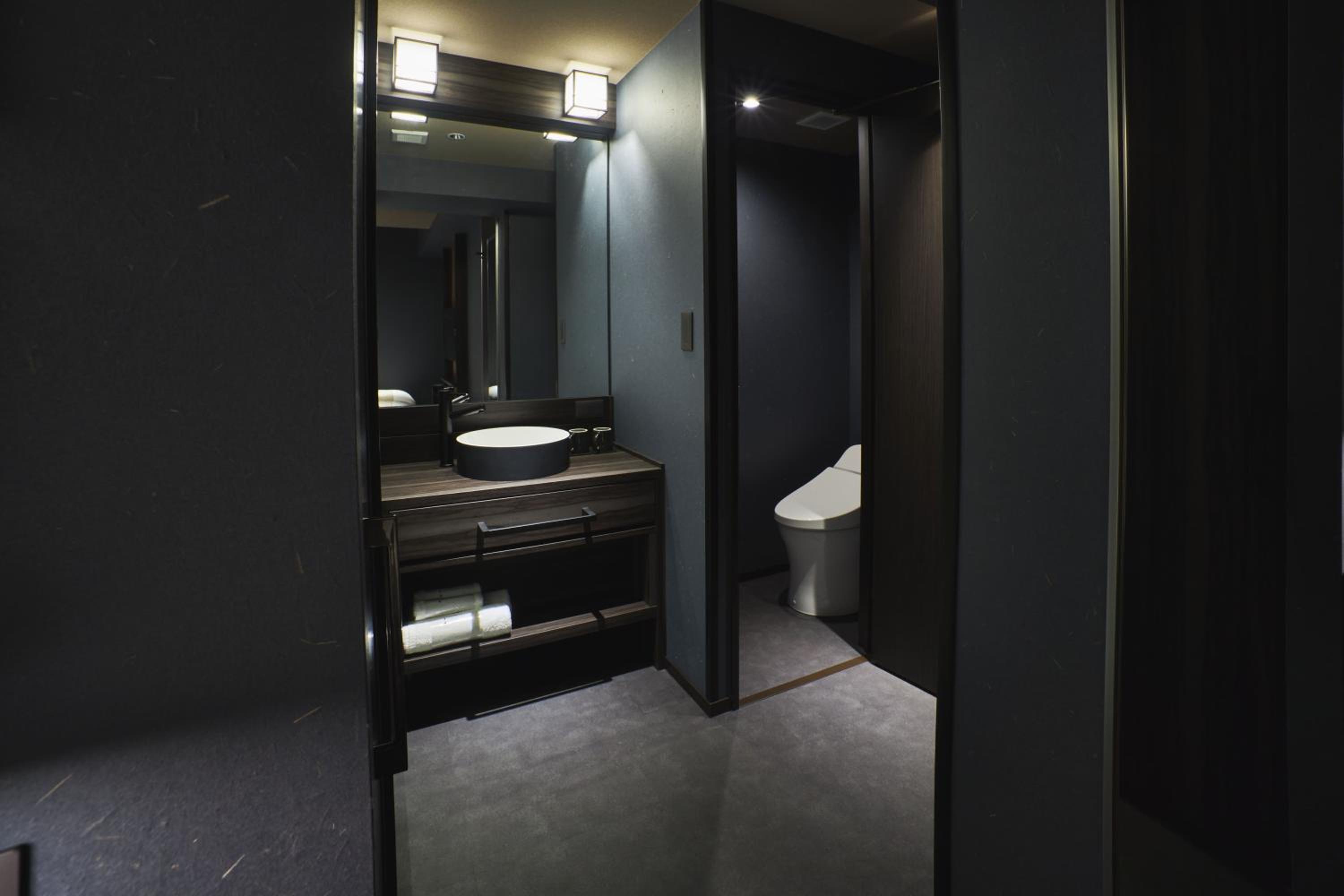 Standard King Room photo 3