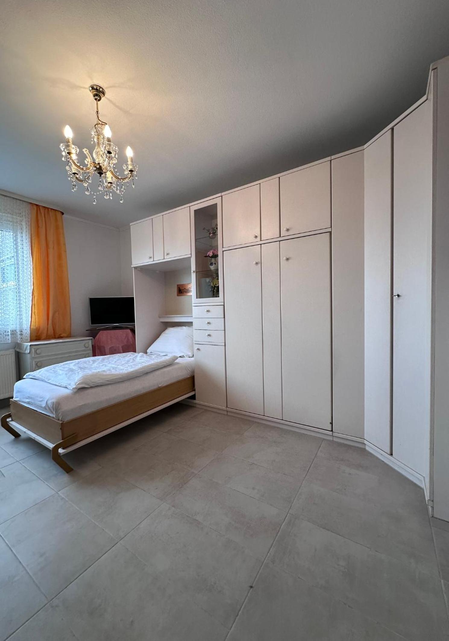 One-Bedroom Apartment photo 3