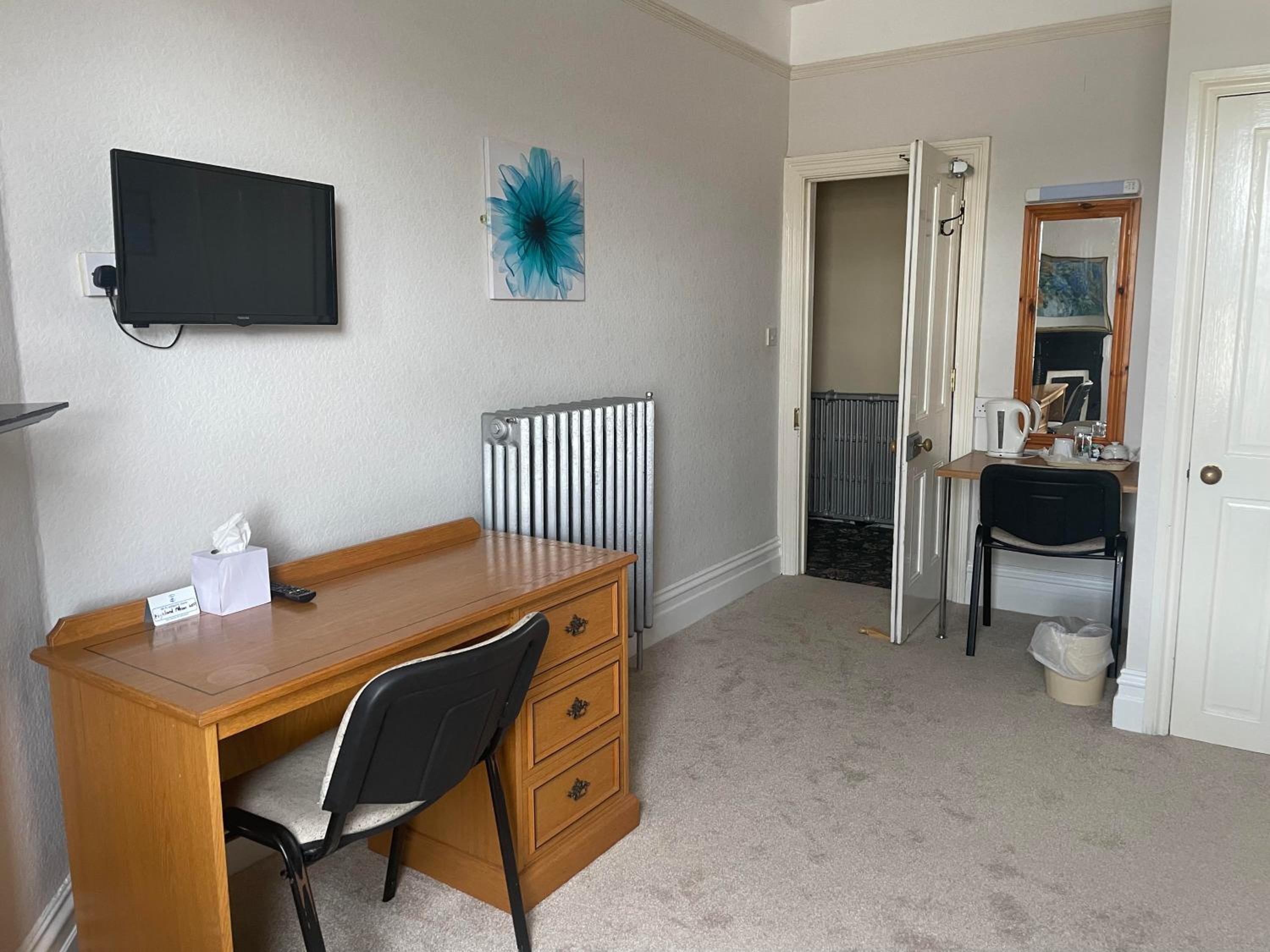 Twin Room - Photo 2