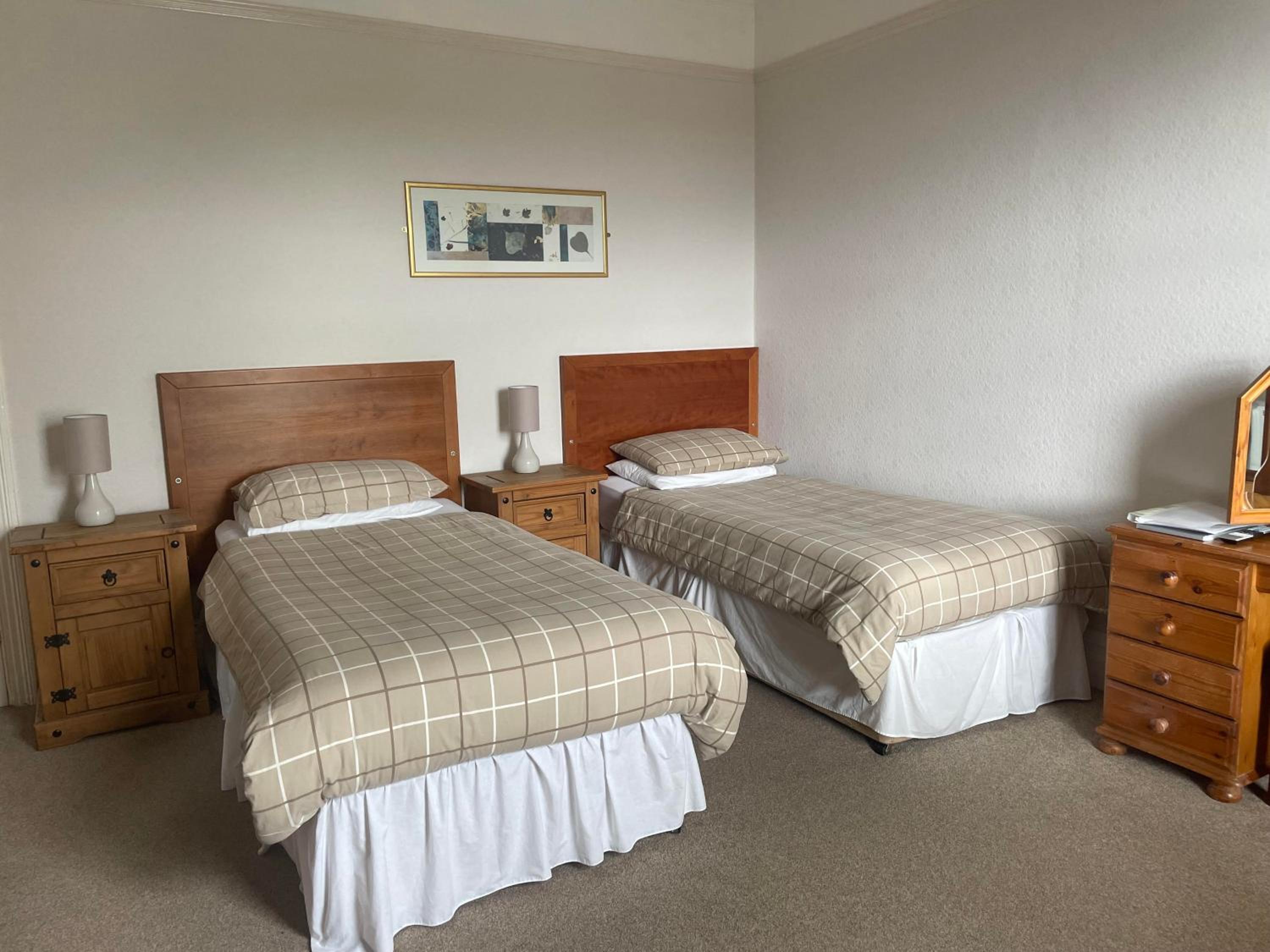 Twin Room - Photo 3