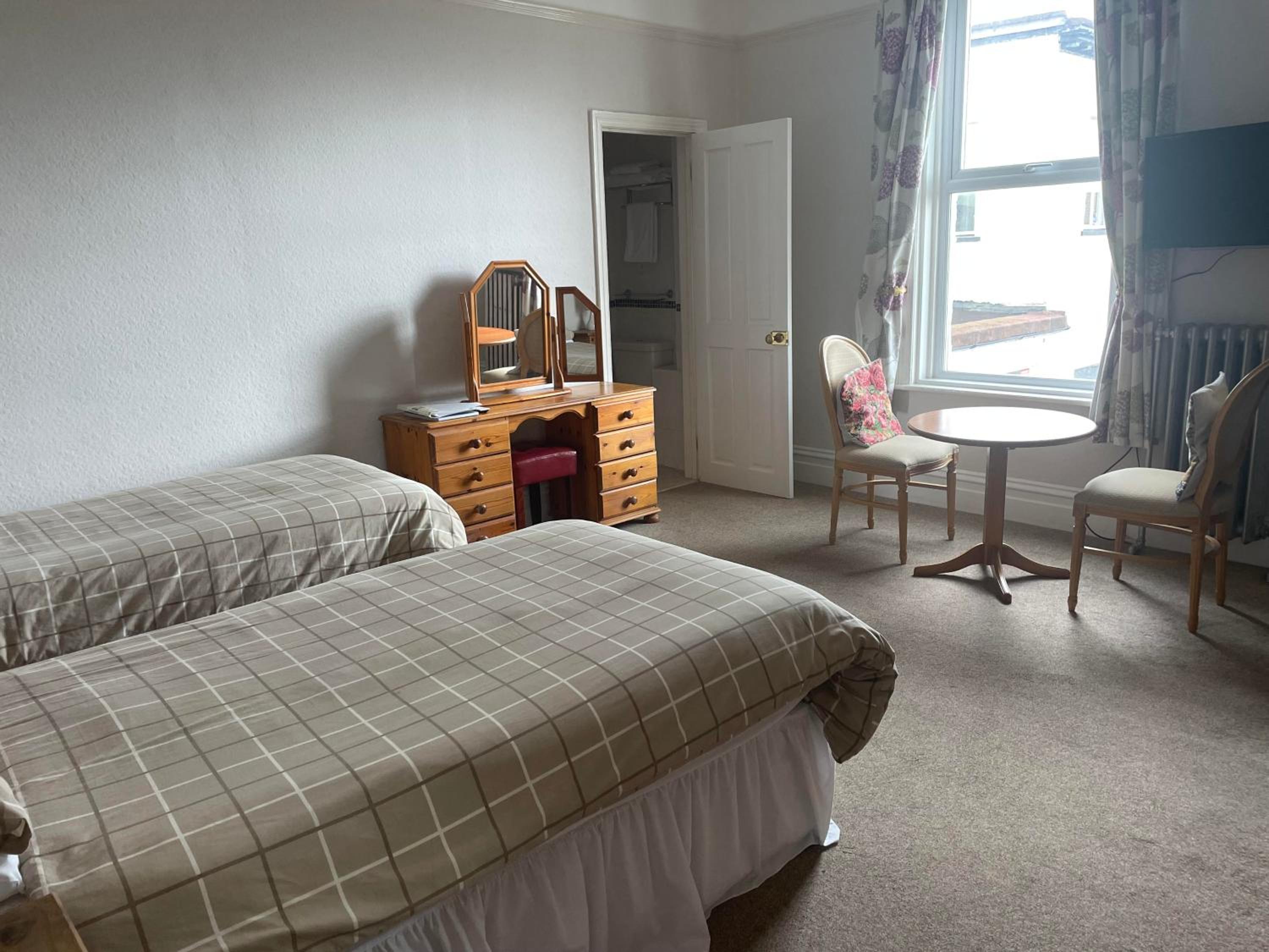 Twin Room - Photo 4