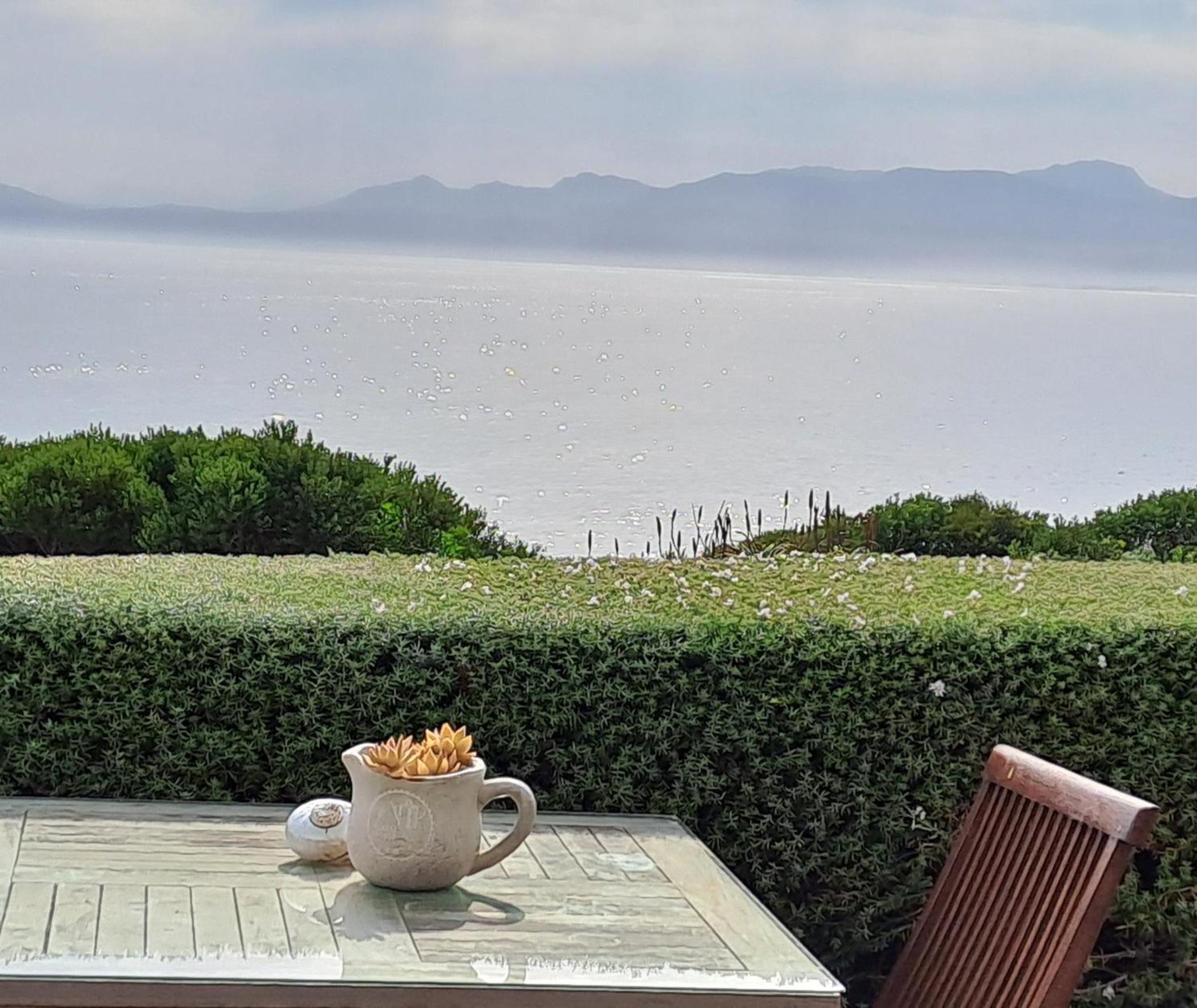 Luxury King Suite with Sea View photo 3