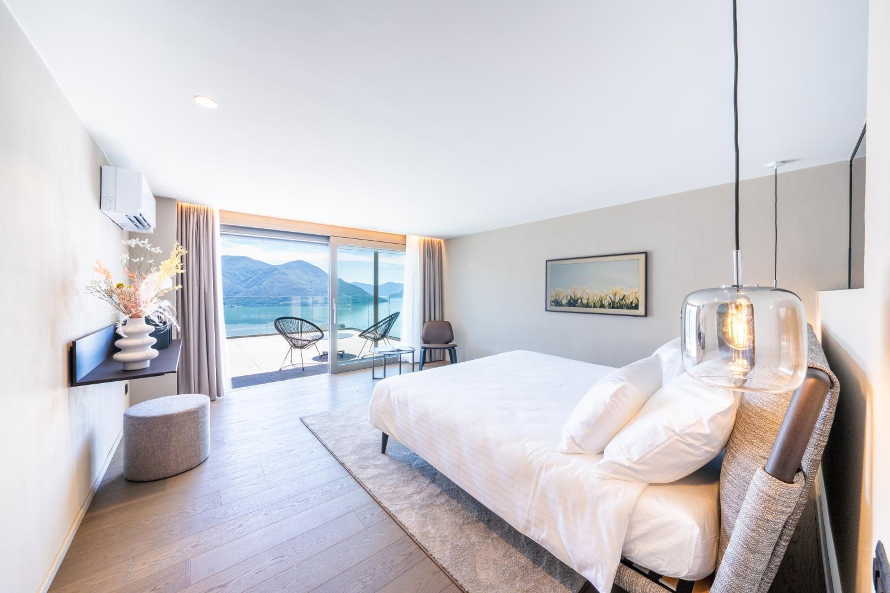 Suite with Lake View