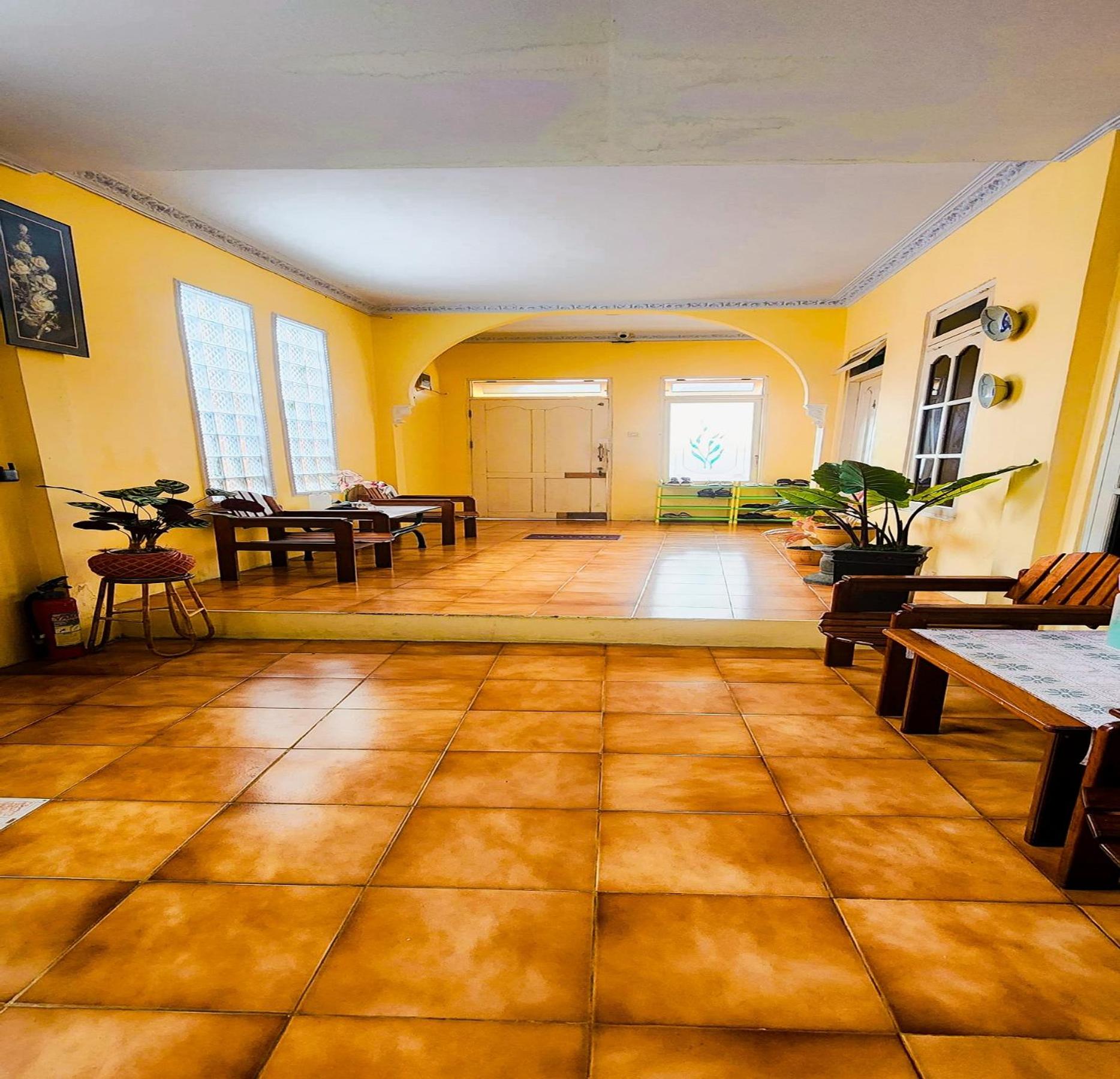 Standard Twin Room - Photo 8