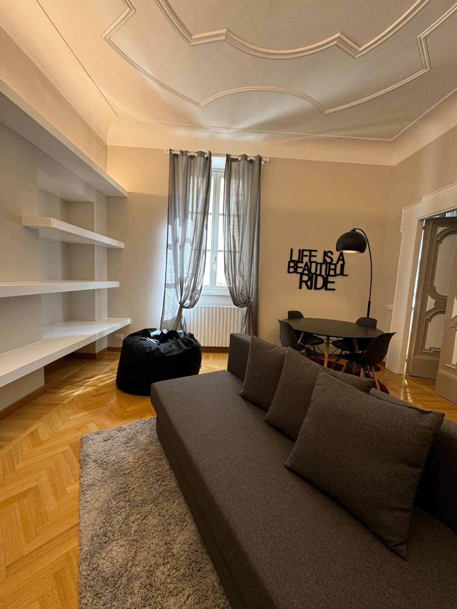 One-Bedroom Apartment photo 2