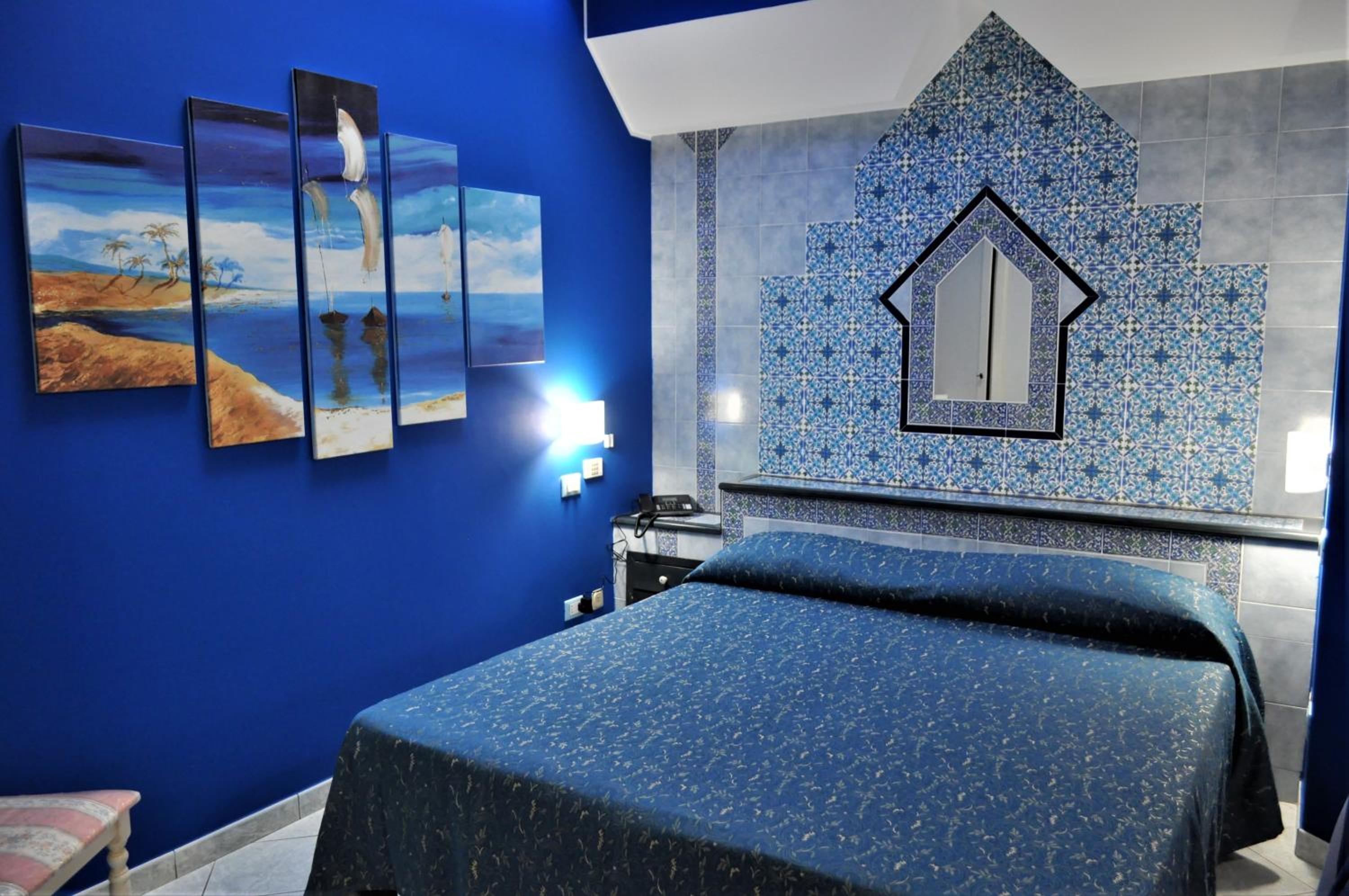 Economy Triple Room photo 2