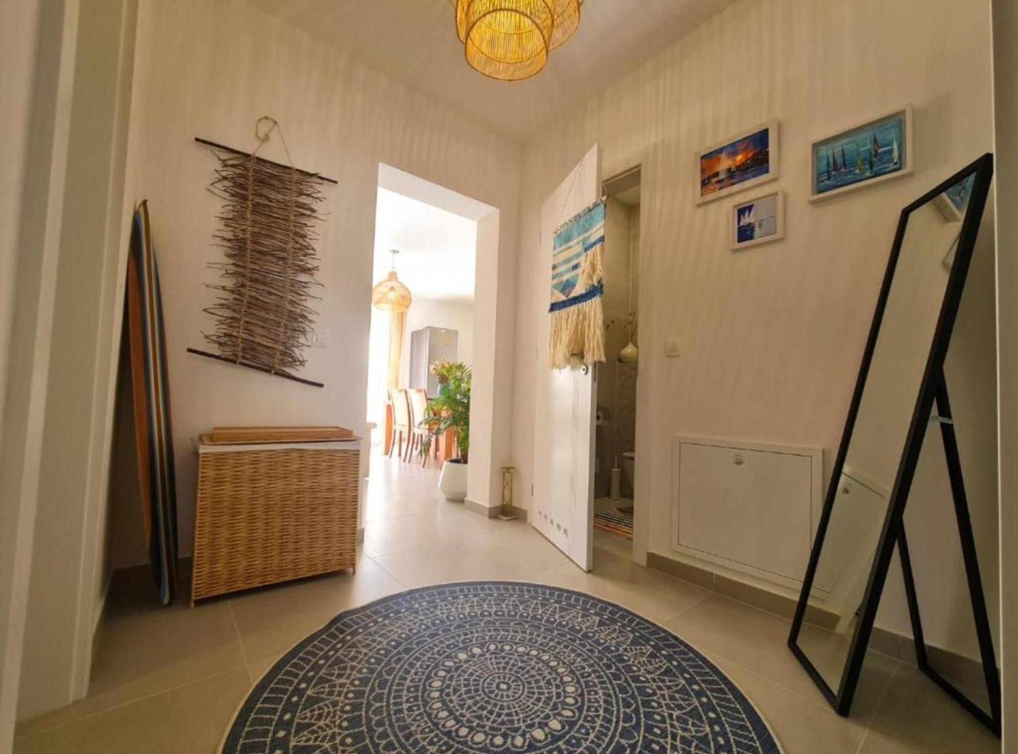 Two bedroom apartment with Balcony and Mountain View photo 2