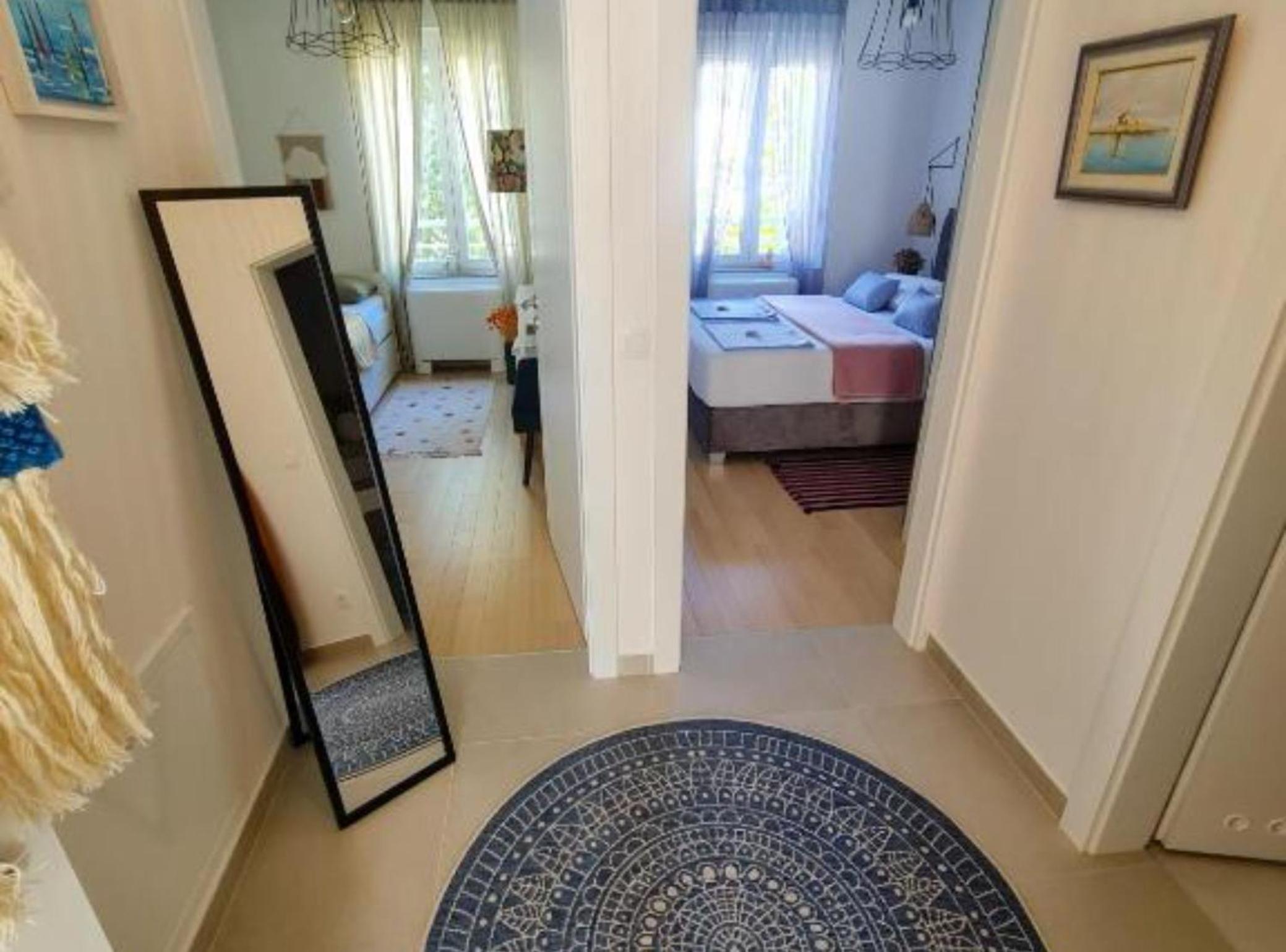 Two bedroom apartment with Balcony and Mountain View photo 3