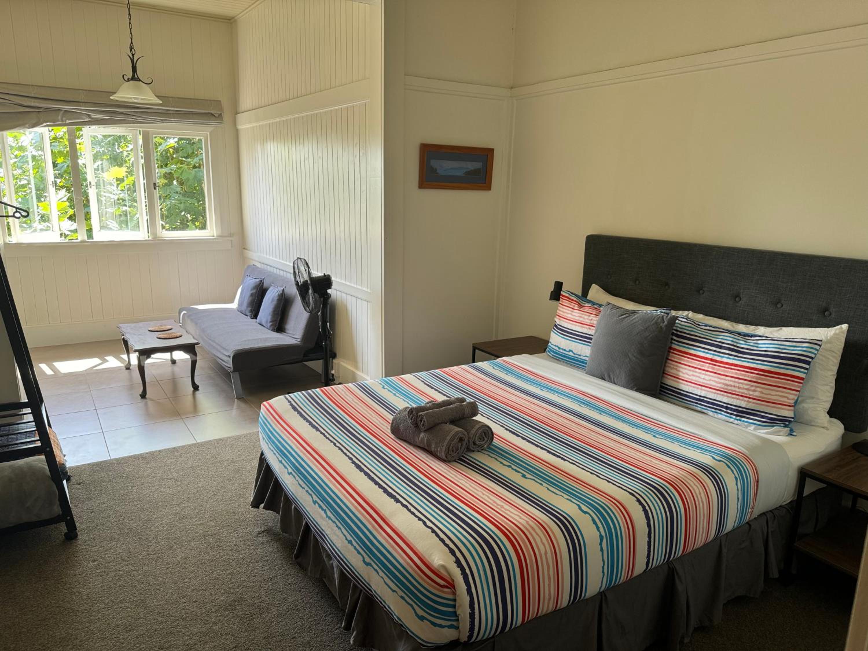 Queen Room with Shared Bathroom photo 1