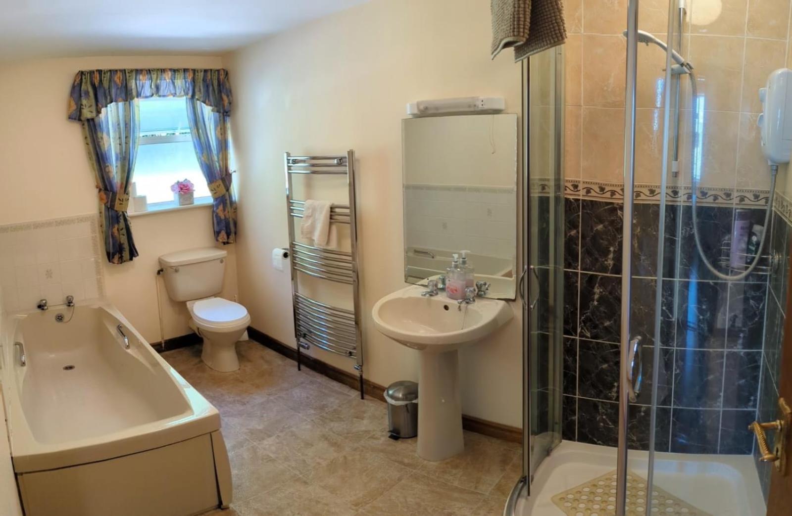 Three-Bedroom House - Photo 7