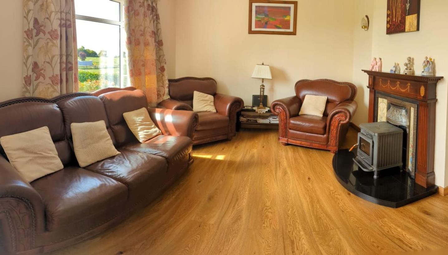 Three-Bedroom House - Photo 2