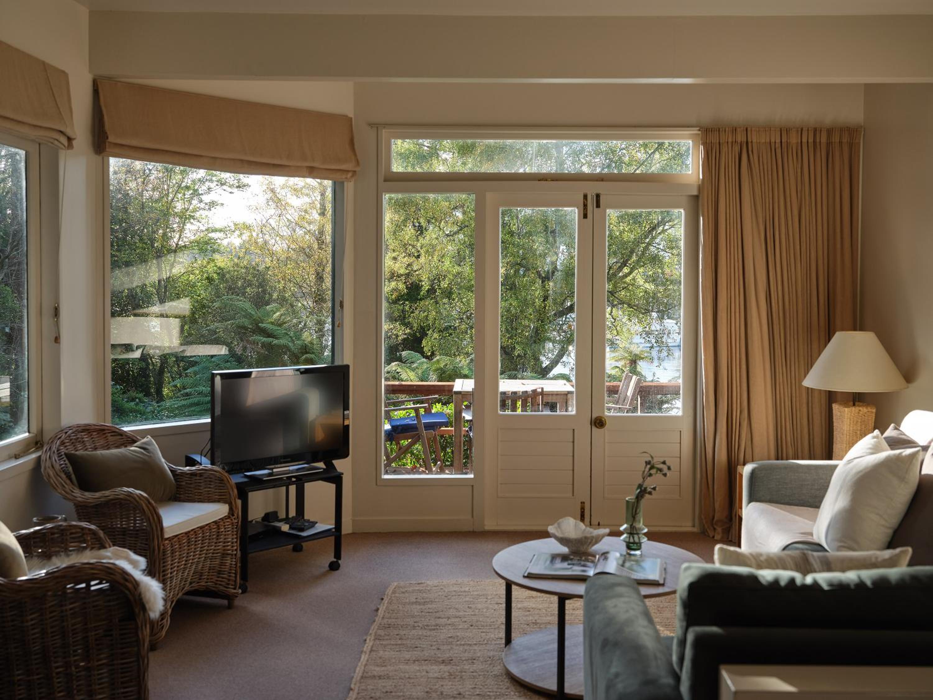 Apartment with Lake View
