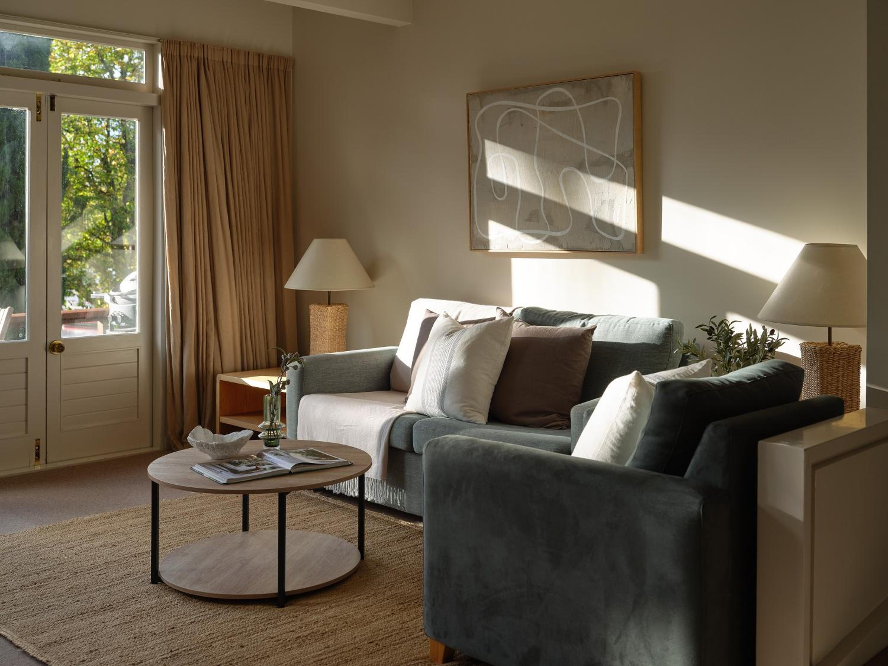 Apartment with Lake View