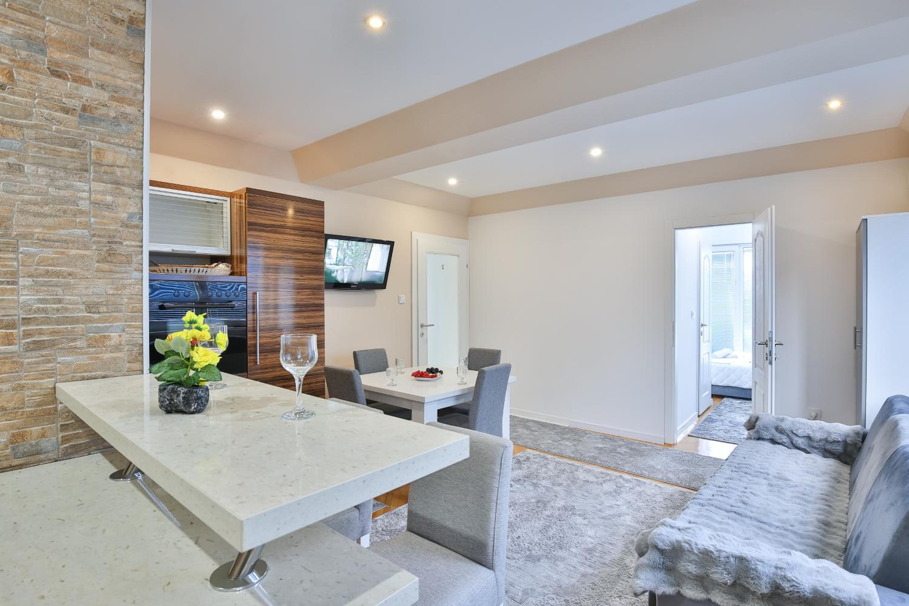Deluxe Apartment