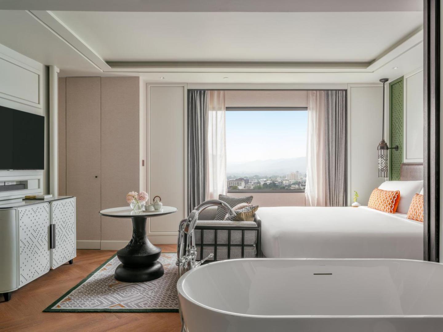 Classic King Room with Mountain View - Photo 5