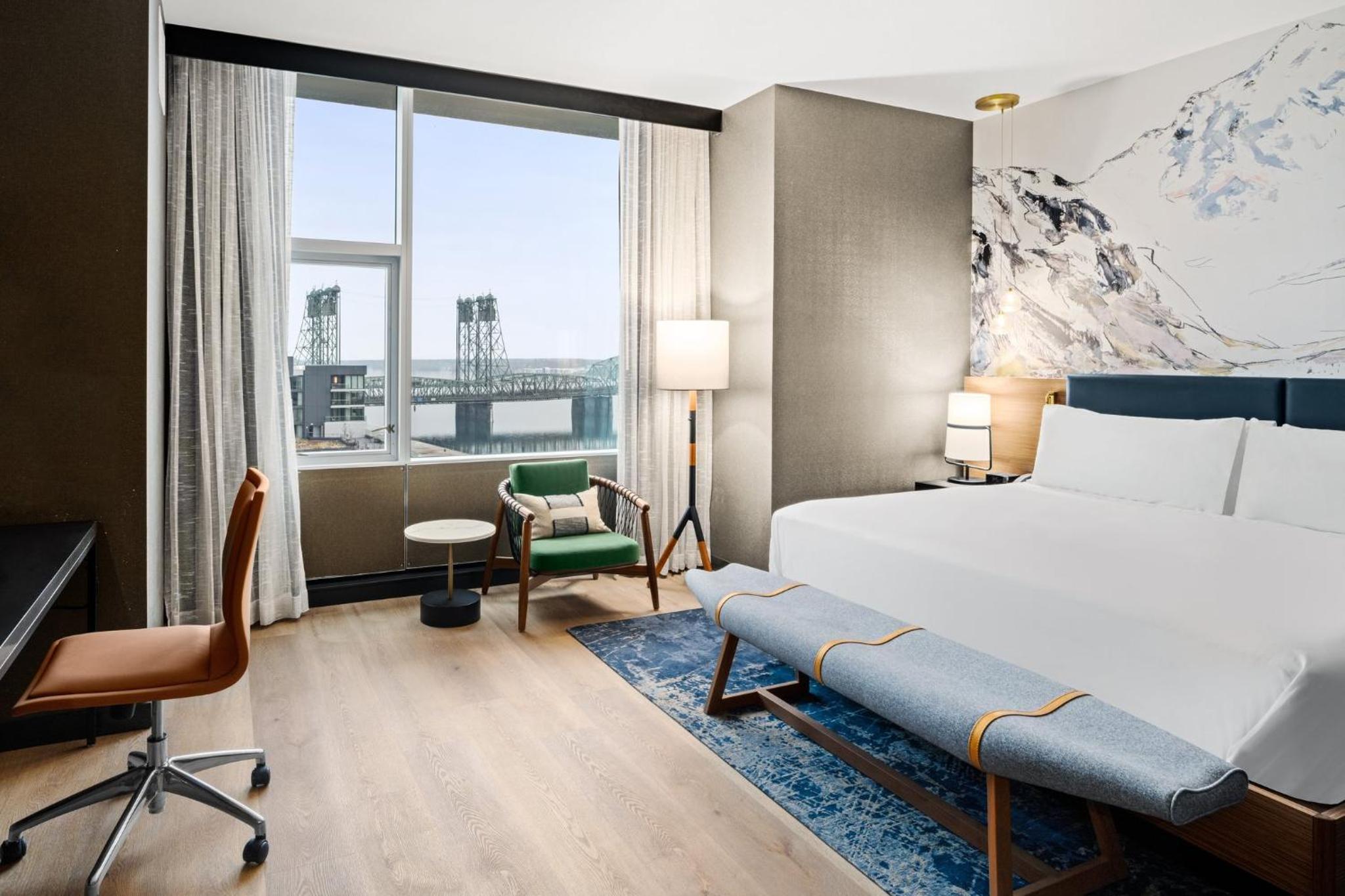 Standard King Room with Partial Water View - Non-Smoking - Photo 1