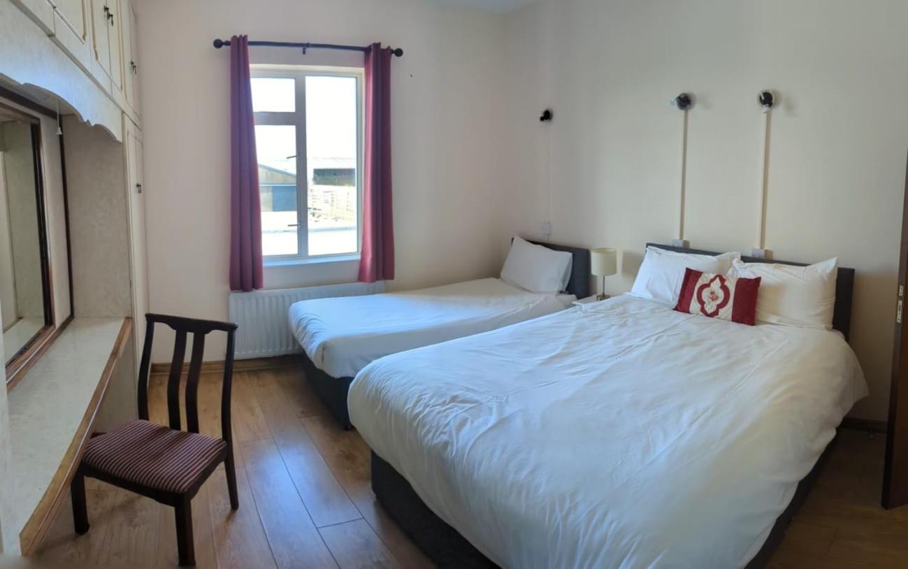 Three-Bedroom House - Photo 14