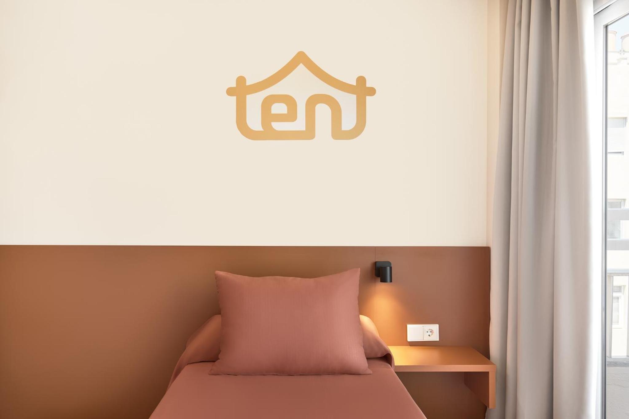 Single Room - Bed & Unlimited Brunch photo 3