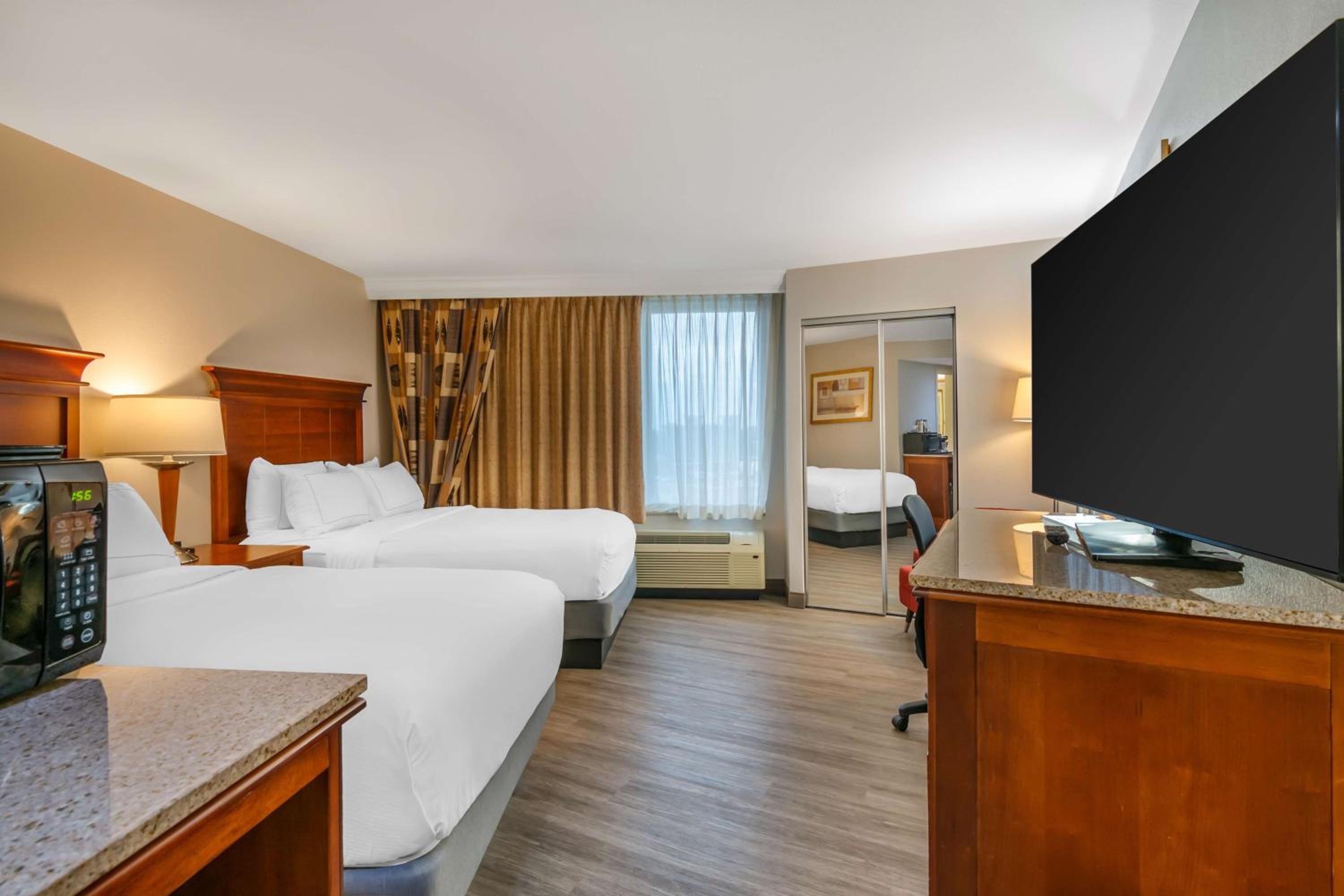 Double Room with Two Double Beds - Non-Smoking - Photo 1