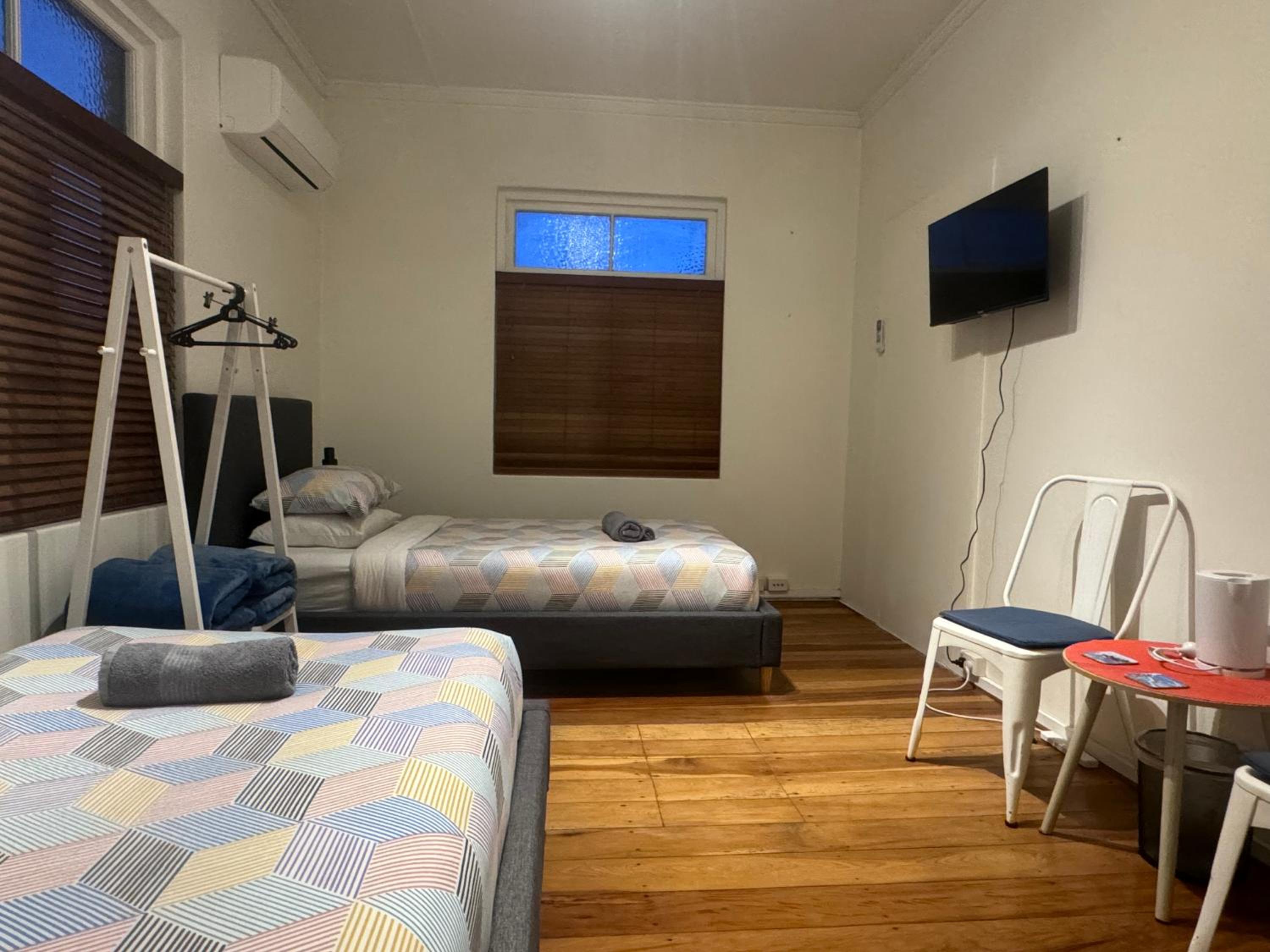 Standard Twin Room with Shared Bathroom photo 2